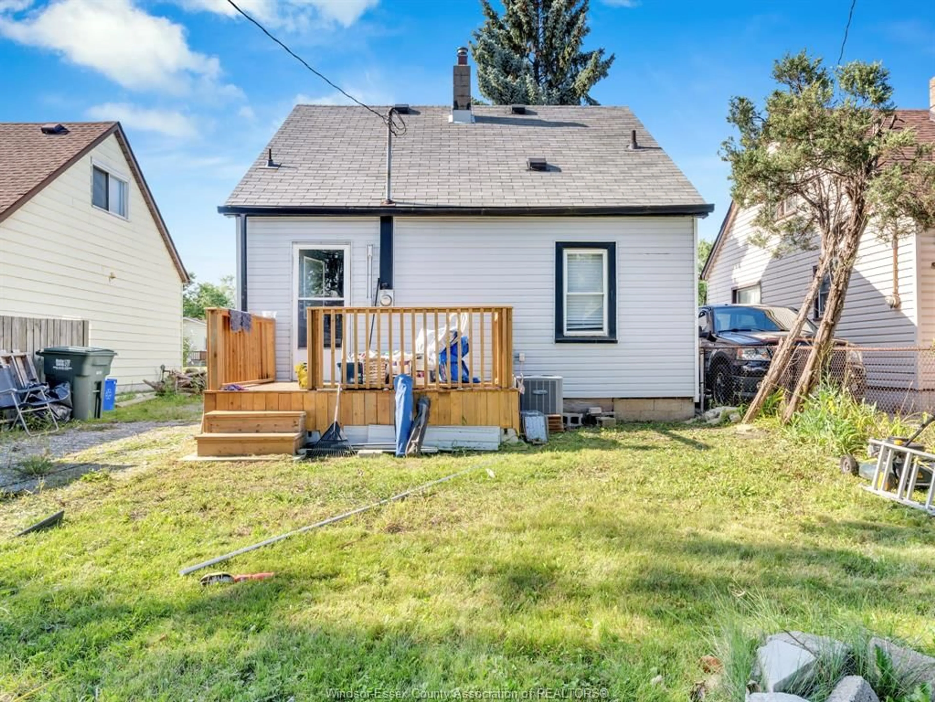 Unknown for 643 CHARLES St, Windsor Ontario N8X 3G6