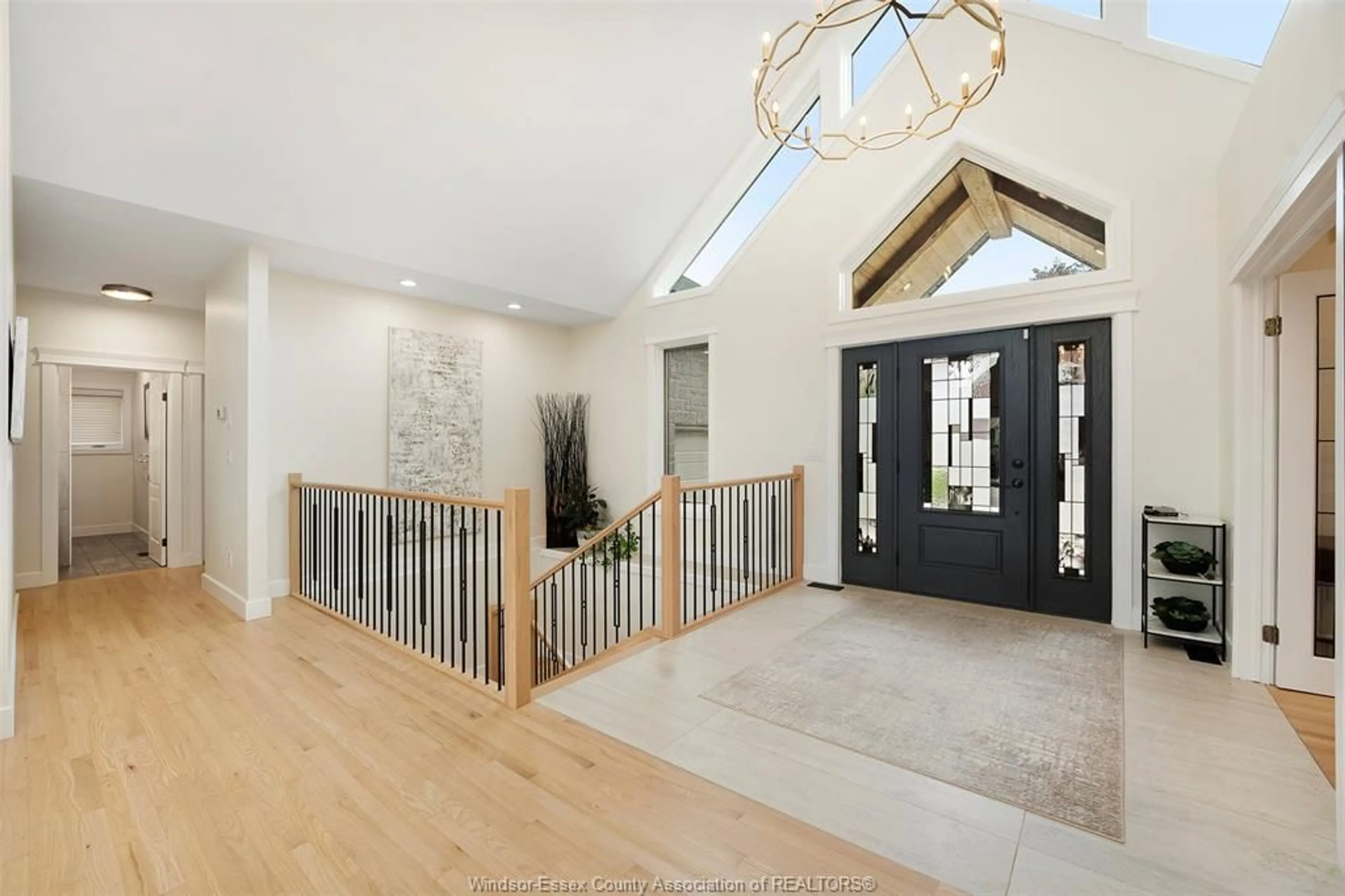 Indoor entryway for 263 RUSSEL WOODS Dr, Lakeshore Ontario N8N 4K6
