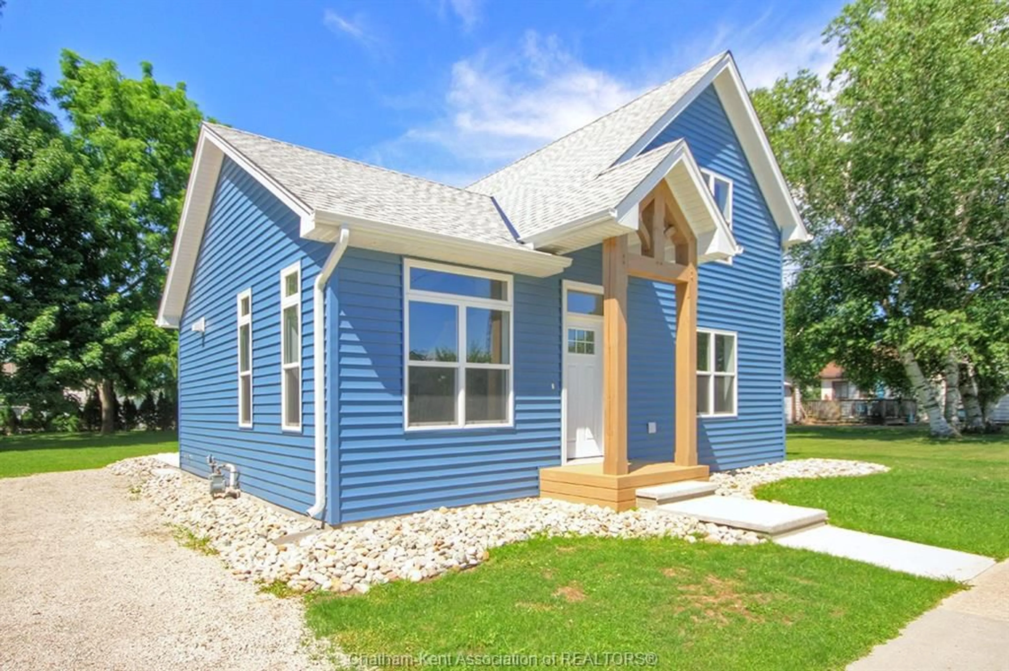Home with vinyl exterior material, street for 454 Trerice St, Dresden Ontario N0P 1M0
