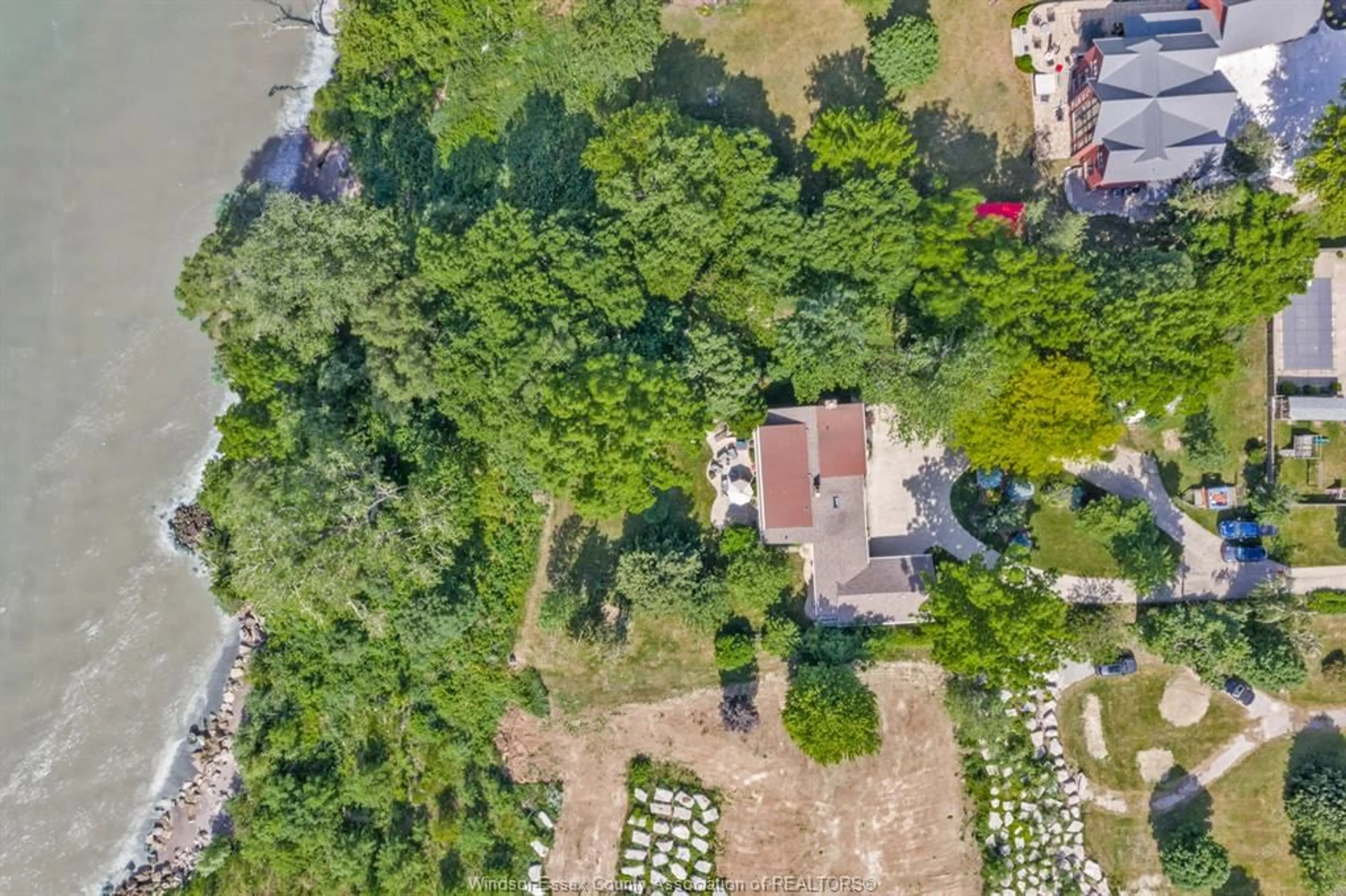 A pic from outside/outdoor area/front of a property/back of a property/a pic from drone, unknown for 388 SEACLIFF Dr, Leamington Ontario N8H 4E1