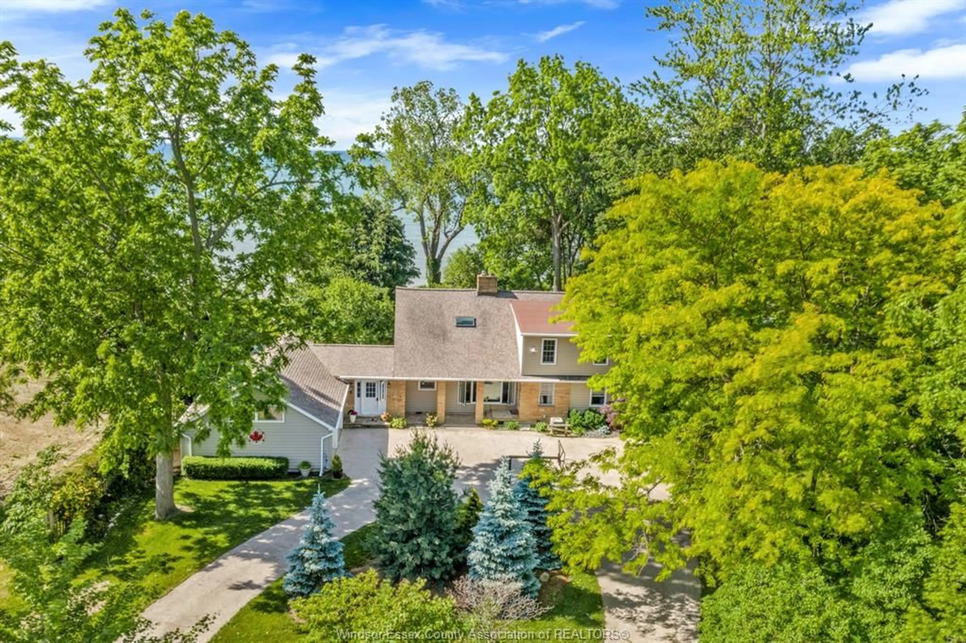 A pic from outside/outdoor area/front of a property/back of a property/a pic from drone, street for 388 SEACLIFF Dr, Leamington Ontario N8H 4E1