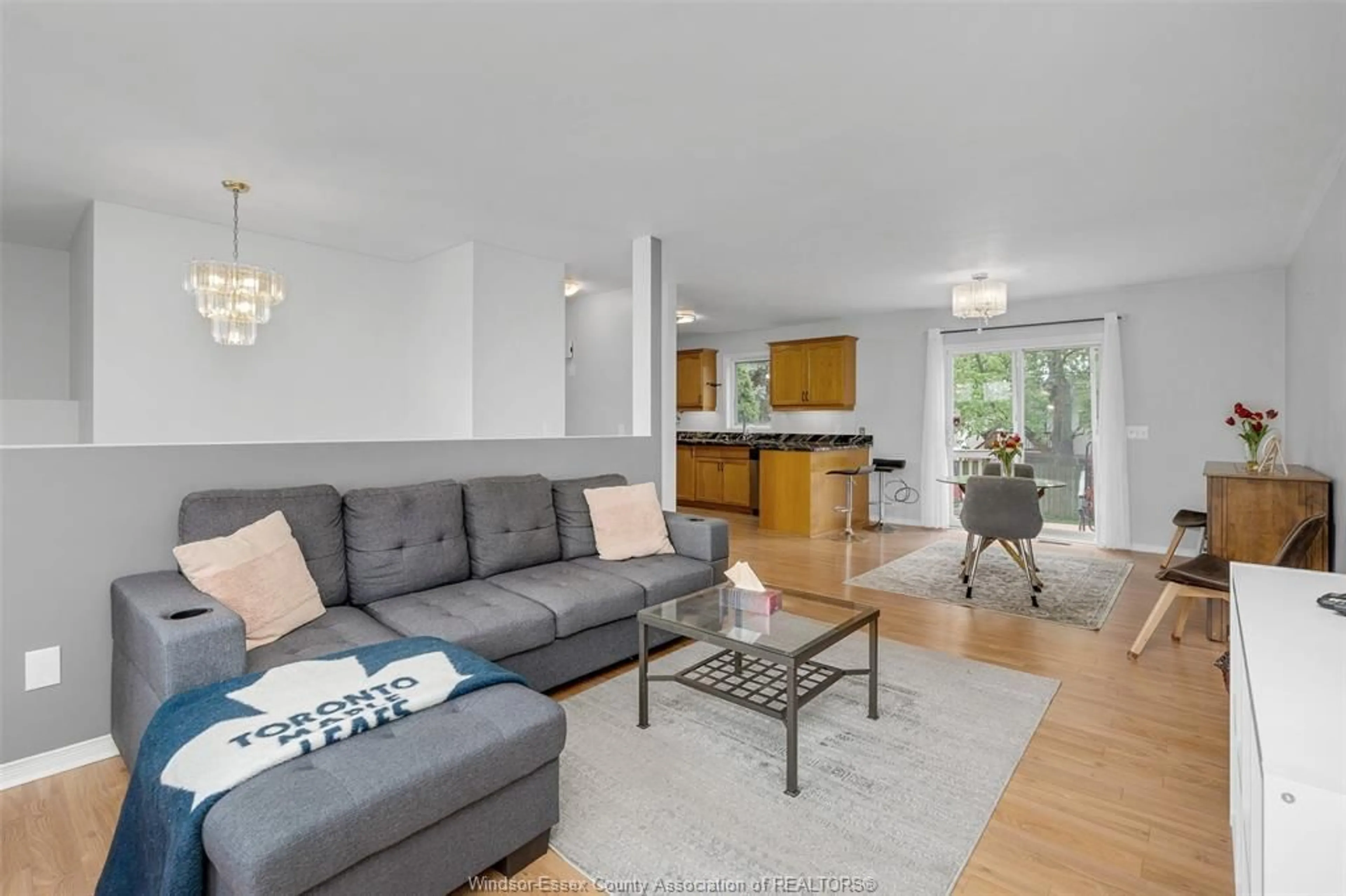 Living room with furniture, unknown for 2225 LONGFELLOW Ave, Windsor Ontario N9B 3J7