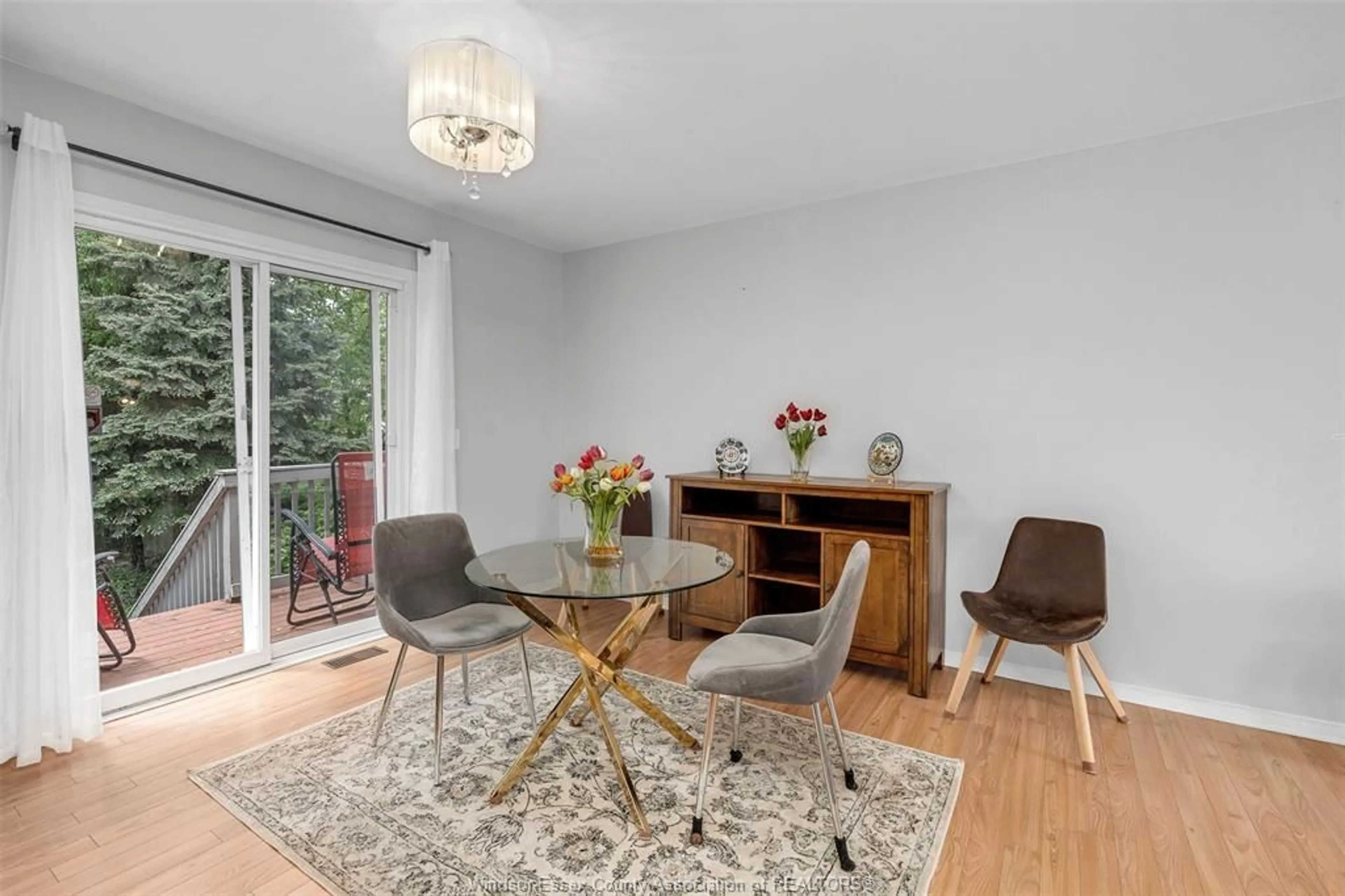 Dining room, wood/laminate floor for 2225 LONGFELLOW Ave, Windsor Ontario N9B 3J7