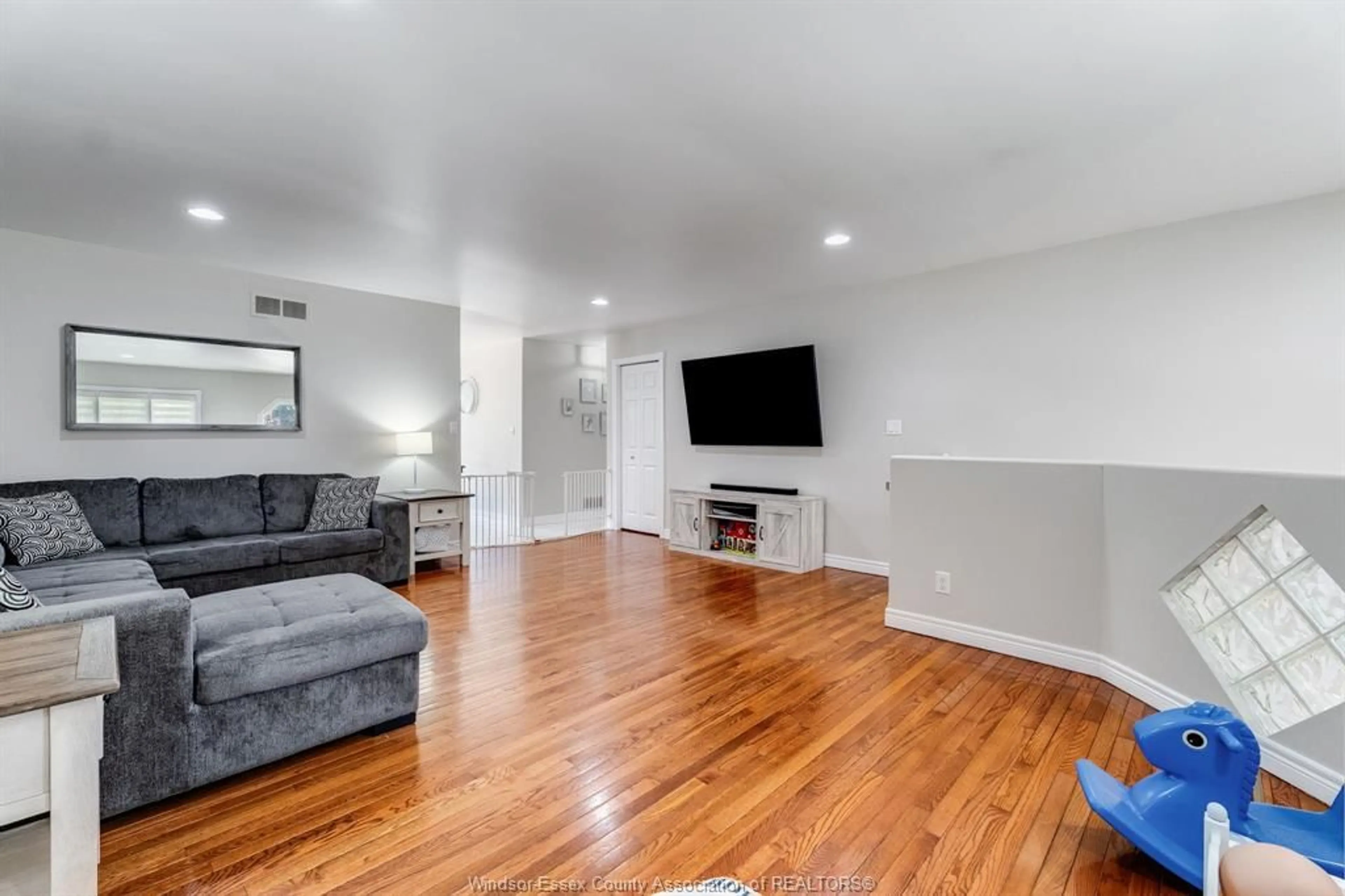 Living room with furniture, unknown for 1520 Maple, LaSalle Ontario N9J 3L3