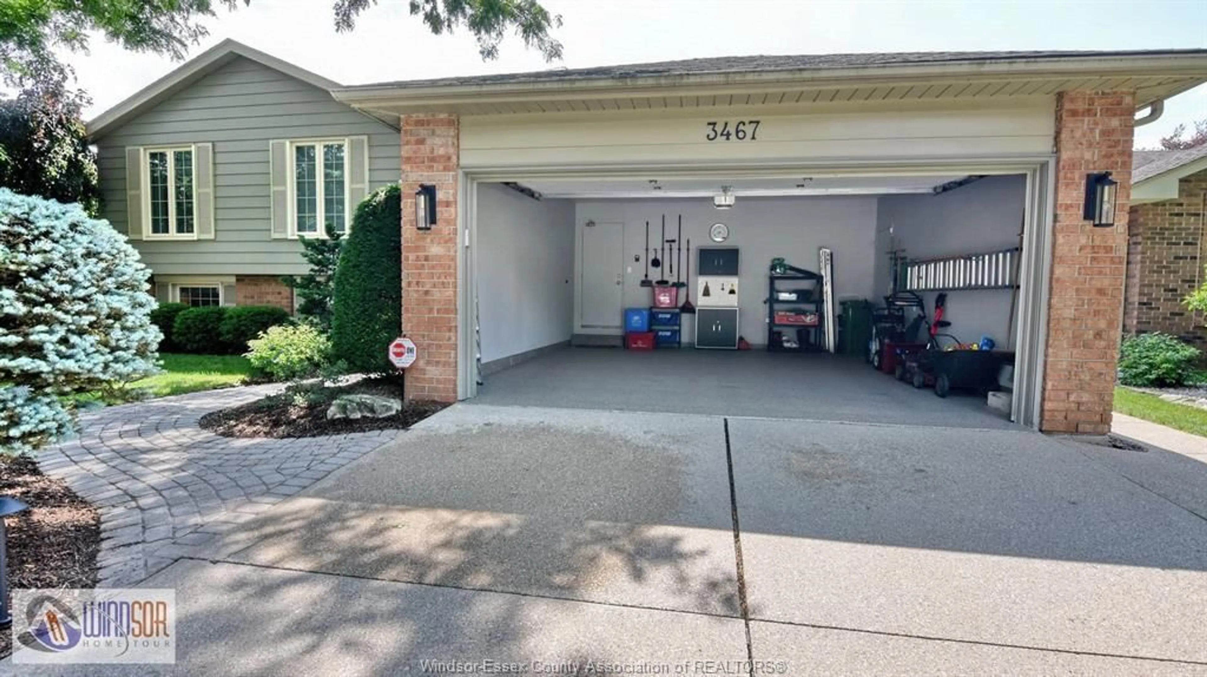 Indoor garage for 3467 DRIFTWOOD Dr, Windsor Ontario N9E 4A8