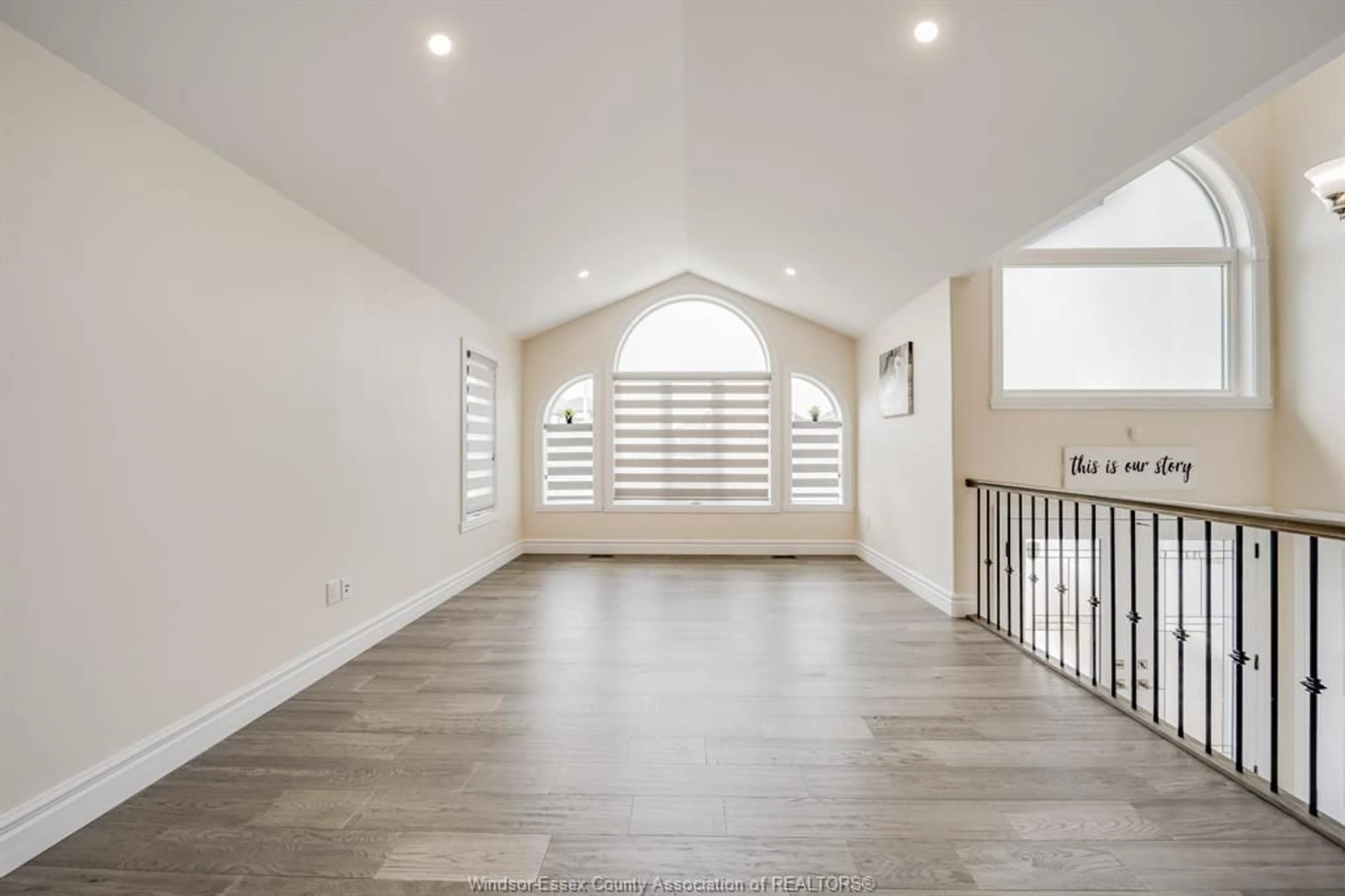 Indoor entryway for 106 BONNETT Rd, Amherstburg Ontario N9V 0G8