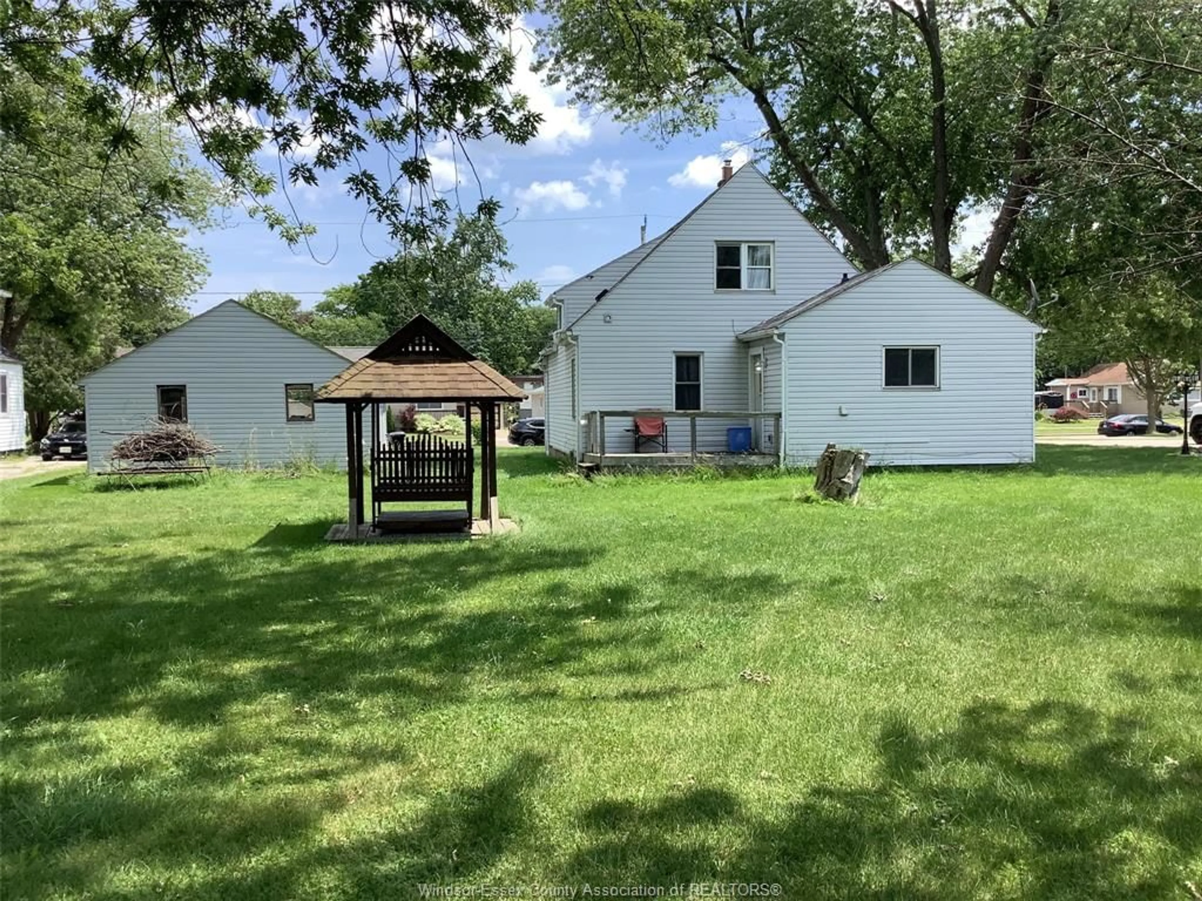 A pic from outside/outdoor area/front of a property/back of a property/a pic from drone, water/lake/river/ocean view for 1733 BALFOUR, Windsor Ontario N8T 2R9