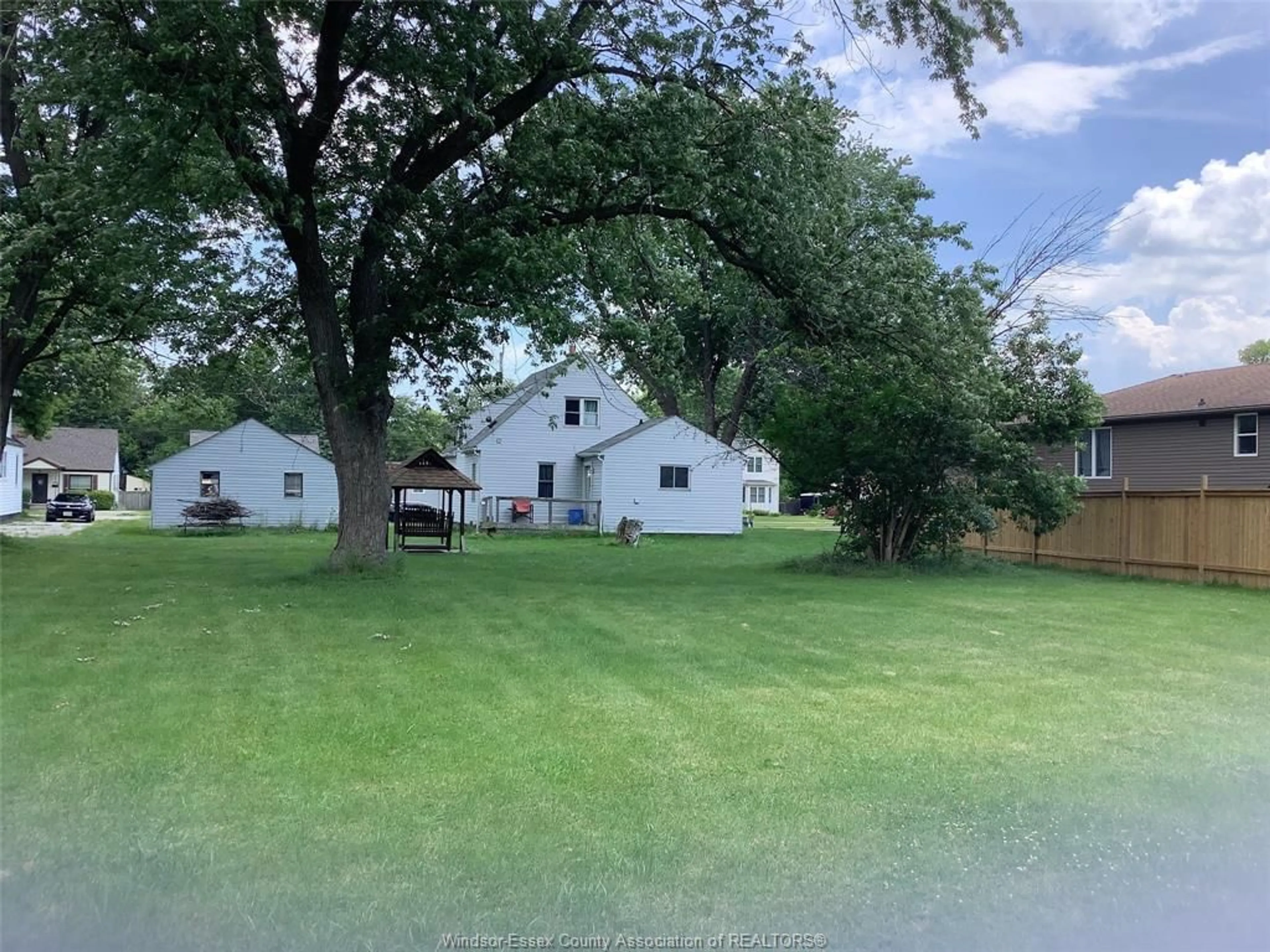 A pic from outside/outdoor area/front of a property/back of a property/a pic from drone, street for 1733 BALFOUR, Windsor Ontario N8T 2R9
