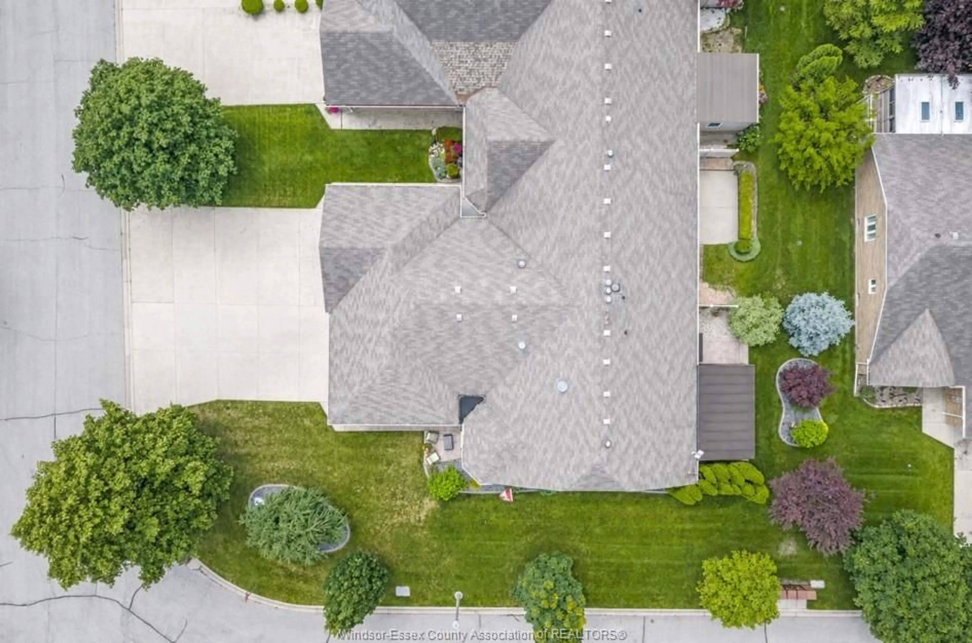A pic from outside/outdoor area/front of a property/back of a property/a pic from drone, street for 1431 Blue Heron Dr, Windsor Ontario N8P 1L5