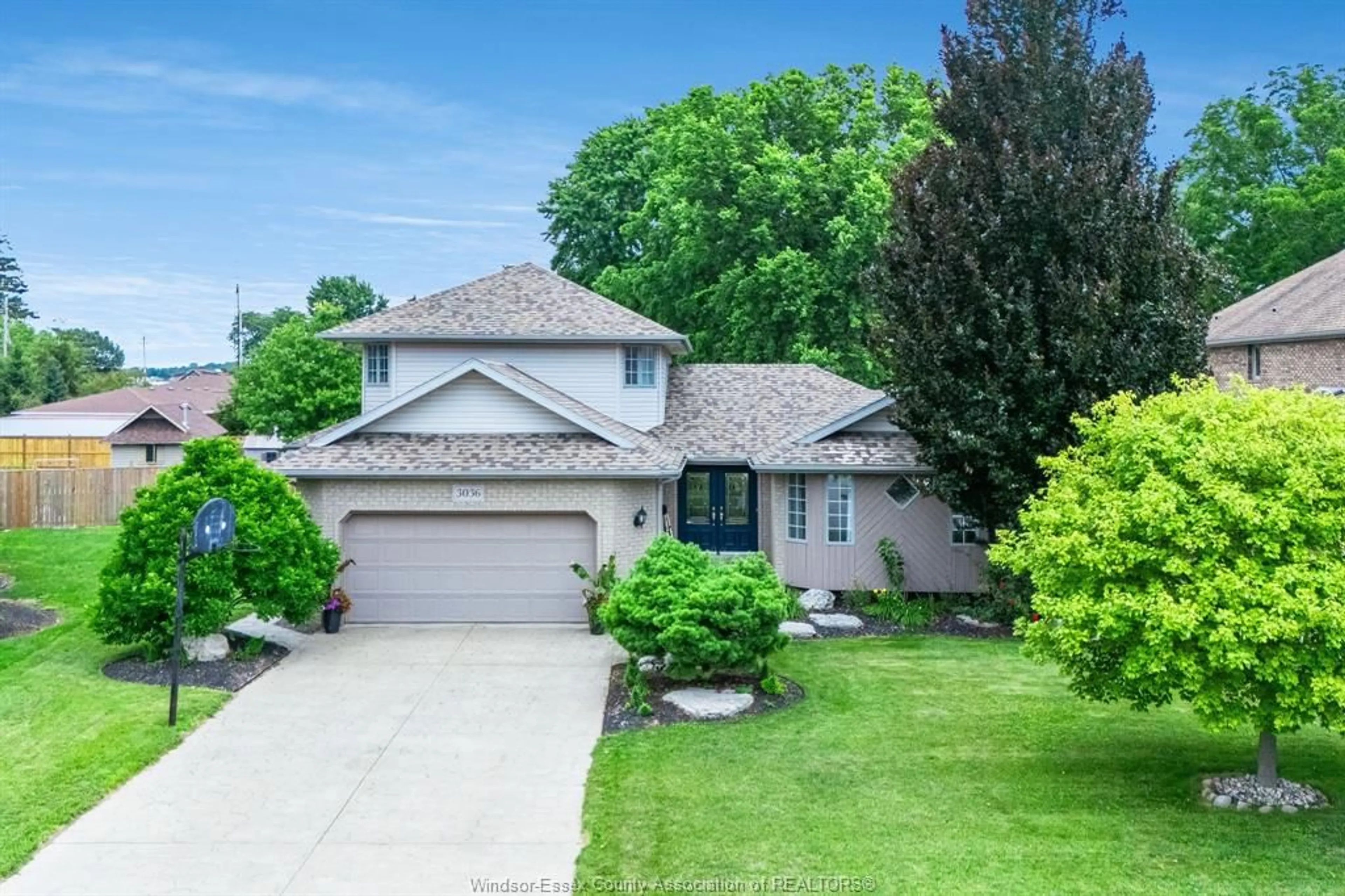 A pic from outside/outdoor area/front of a property/back of a property/a pic from drone, street for 3036 Aurelia Cres, Kingsville Ontario N9Y 3Y2