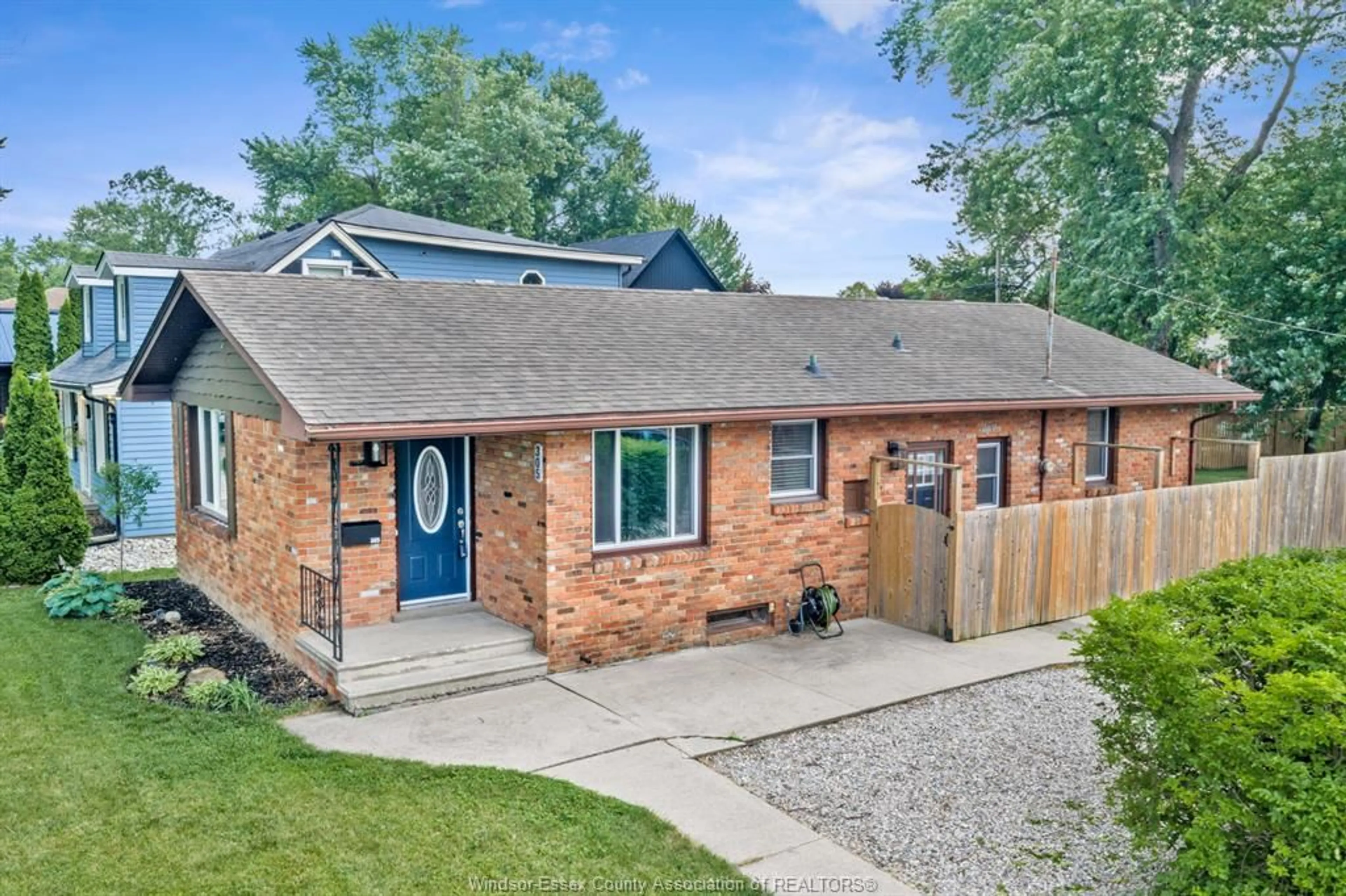 Home with brick exterior material, street for 305 EDGEWATER Blvd, Tecumseh Ontario N8N 2G9