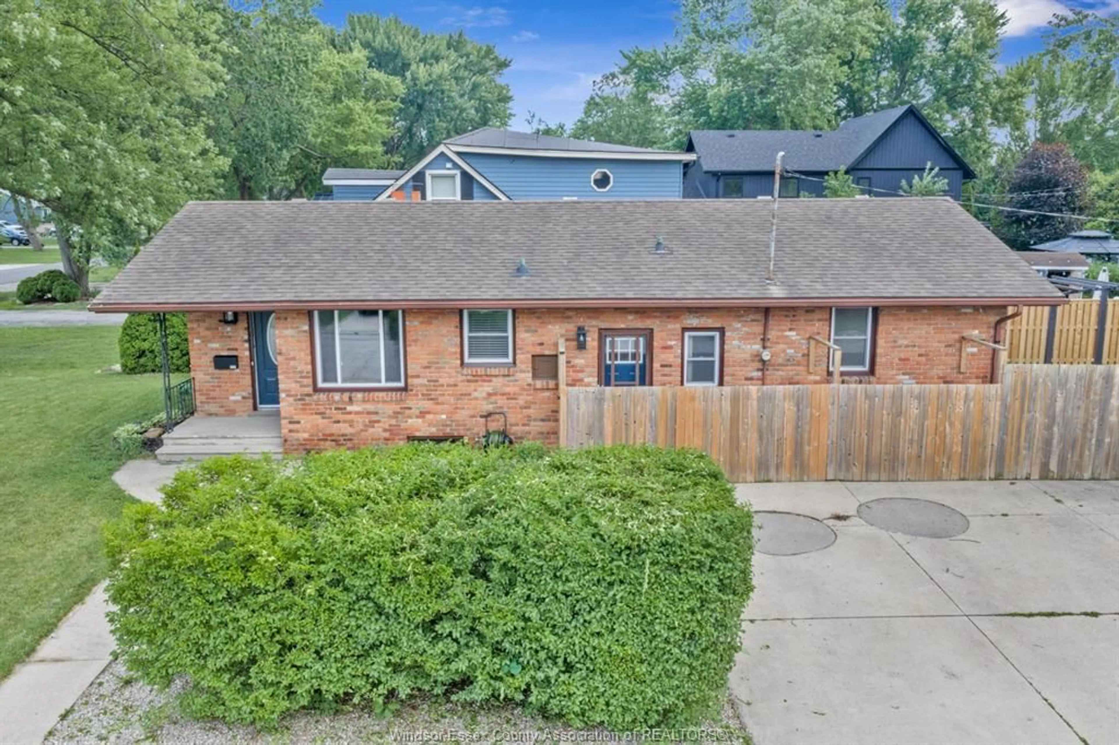 A pic from outside/outdoor area/front of a property/back of a property/a pic from drone, street for 305 EDGEWATER Blvd, Tecumseh Ontario N8N 2G9