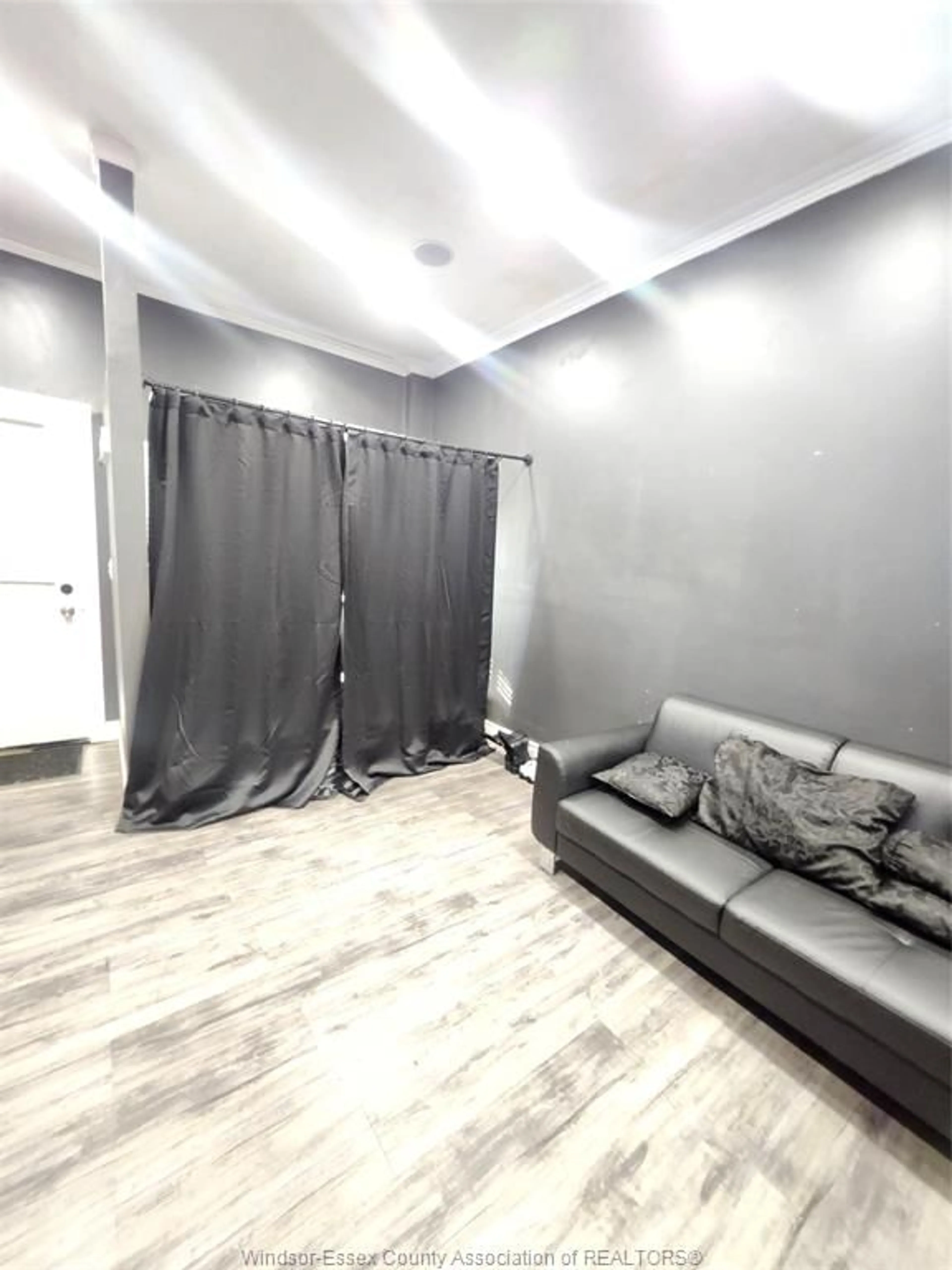 A pic of a room for 1133 ERIE St, Windsor Ontario N9A 6C6