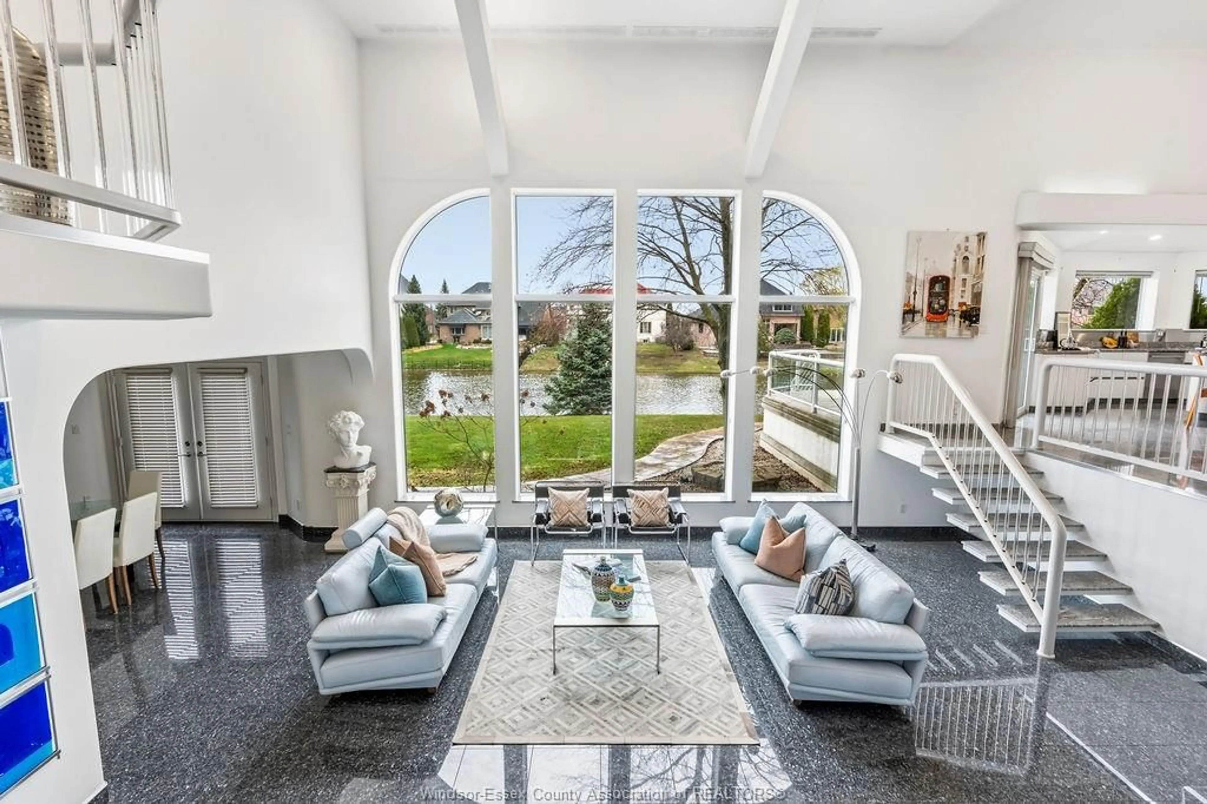 Indoor foyer for 4572 LAKE GRANDE Crt, Windsor Ontario N9G 2R3