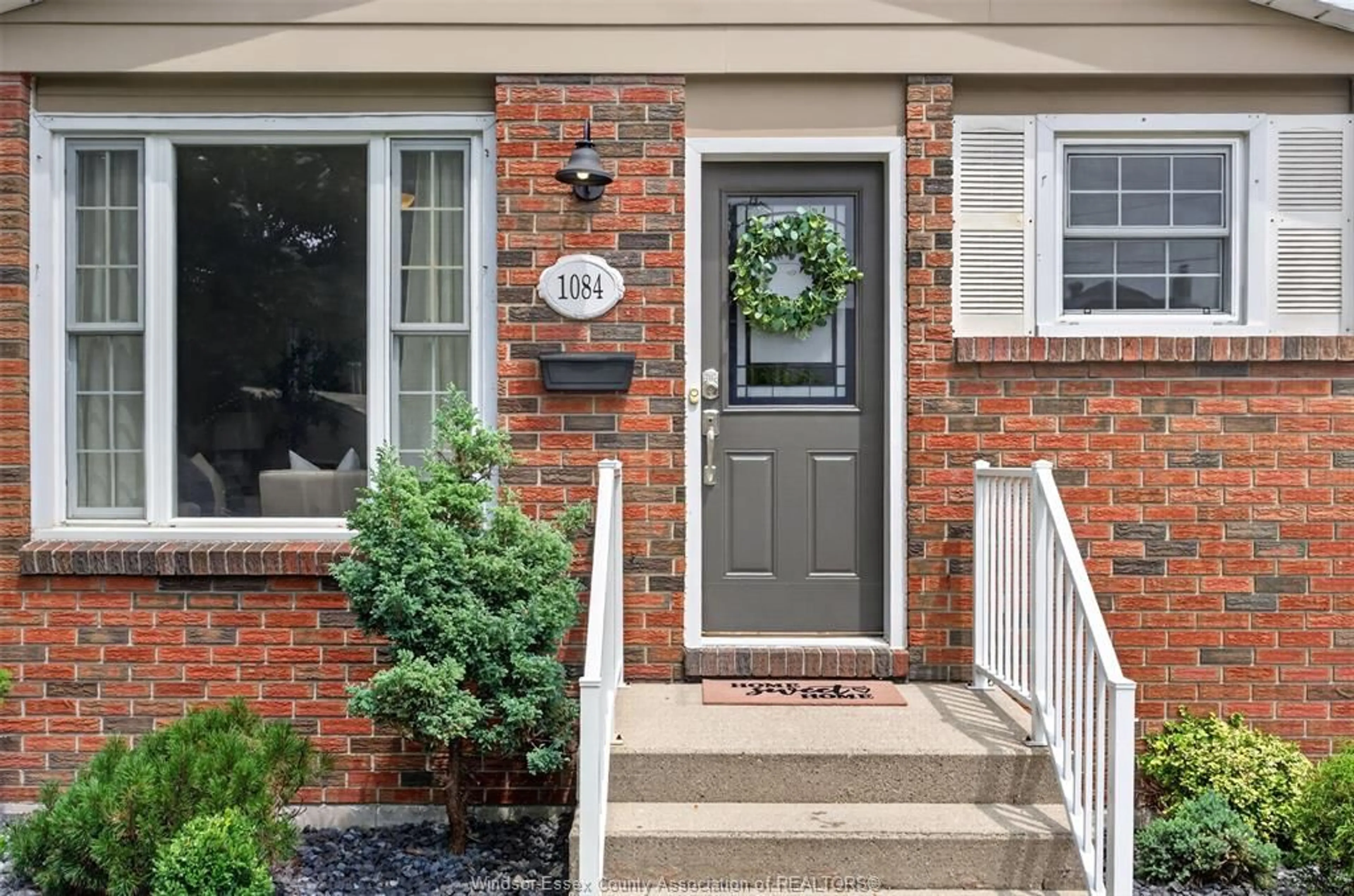 Indoor entryway for 1084 PRADO PL, Windsor Ontario N8S 2H7