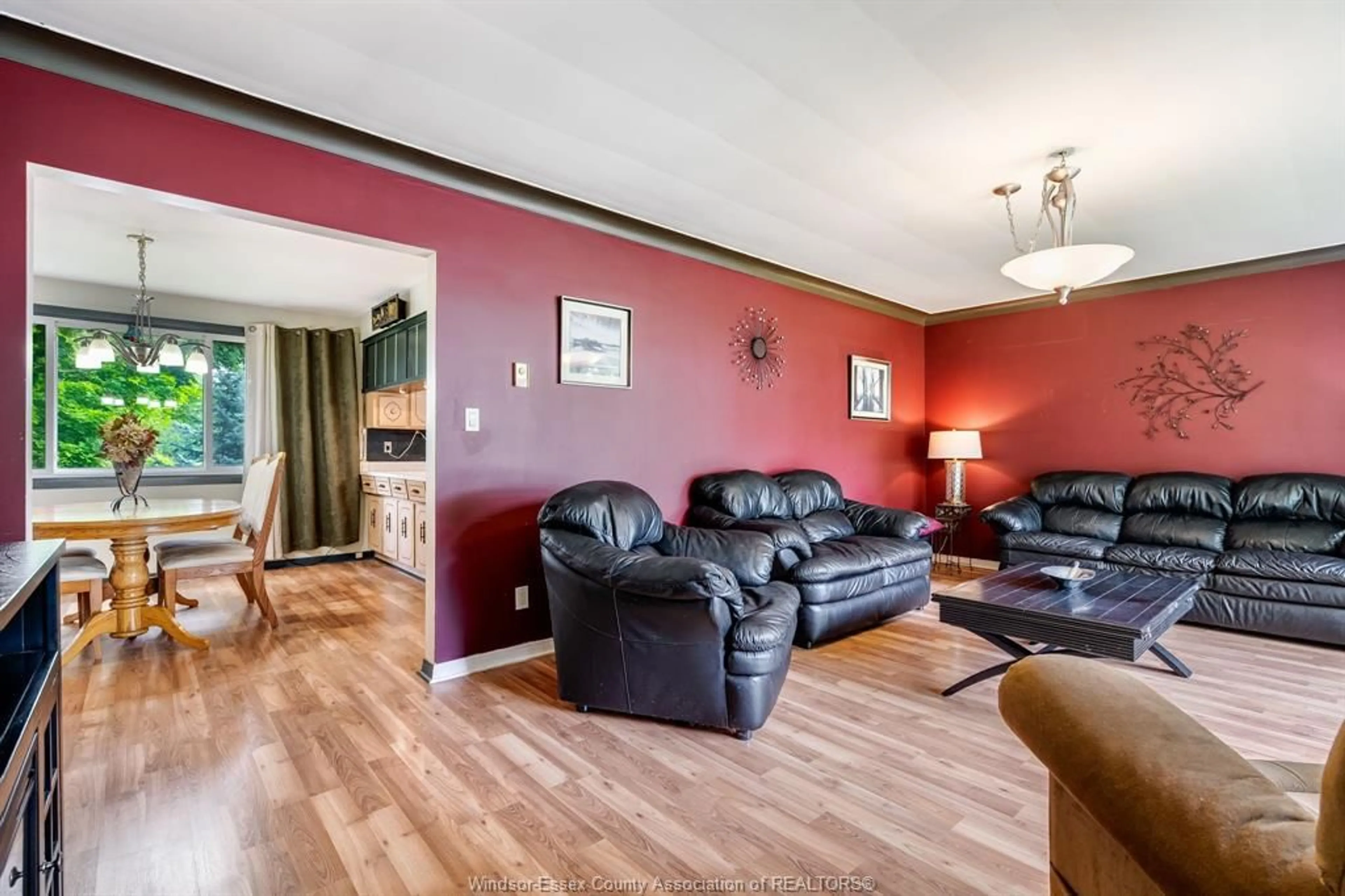 Living room with furniture, wood/laminate floor for 166 Kael Cres, Harrow Ontario N0R 1G0