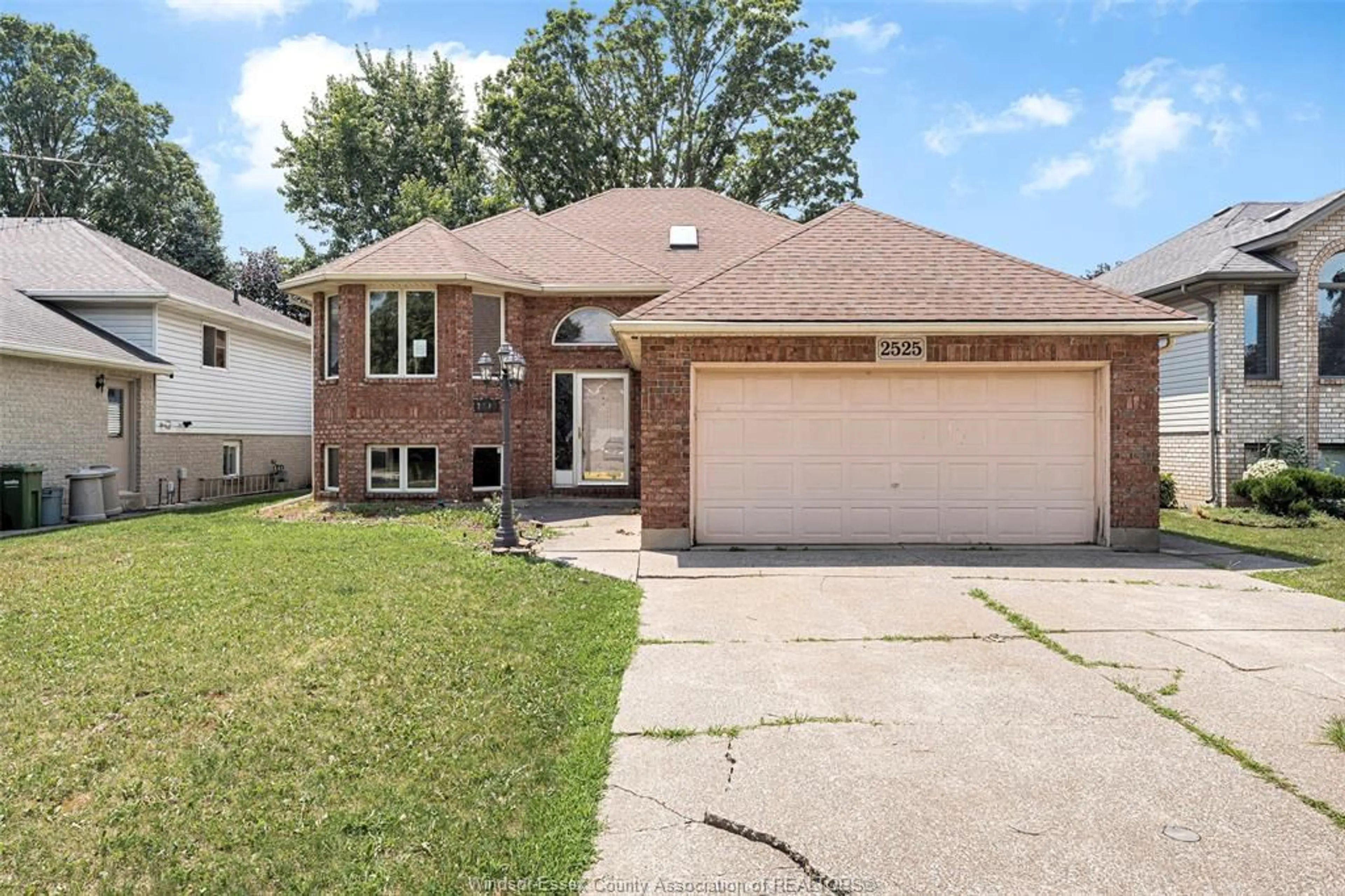 Home with brick exterior material, street for 2525 STRAWBERRY Dr, Tecumseh Ontario N9K 1C3