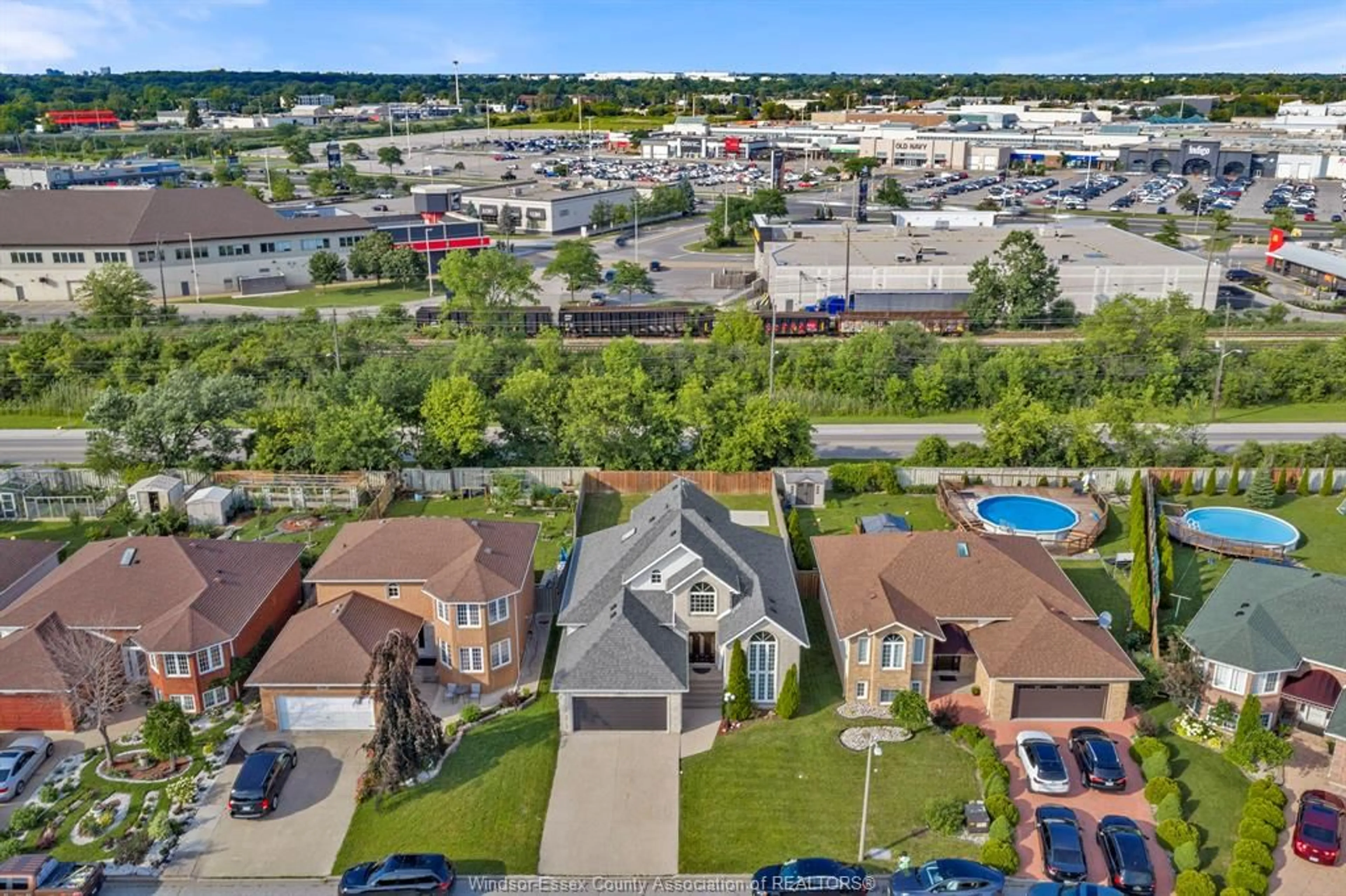 A pic from outside/outdoor area/front of a property/back of a property/a pic from drone, unknown for 204 HAMPTON Cres, Windsor Ontario N9E 4M4