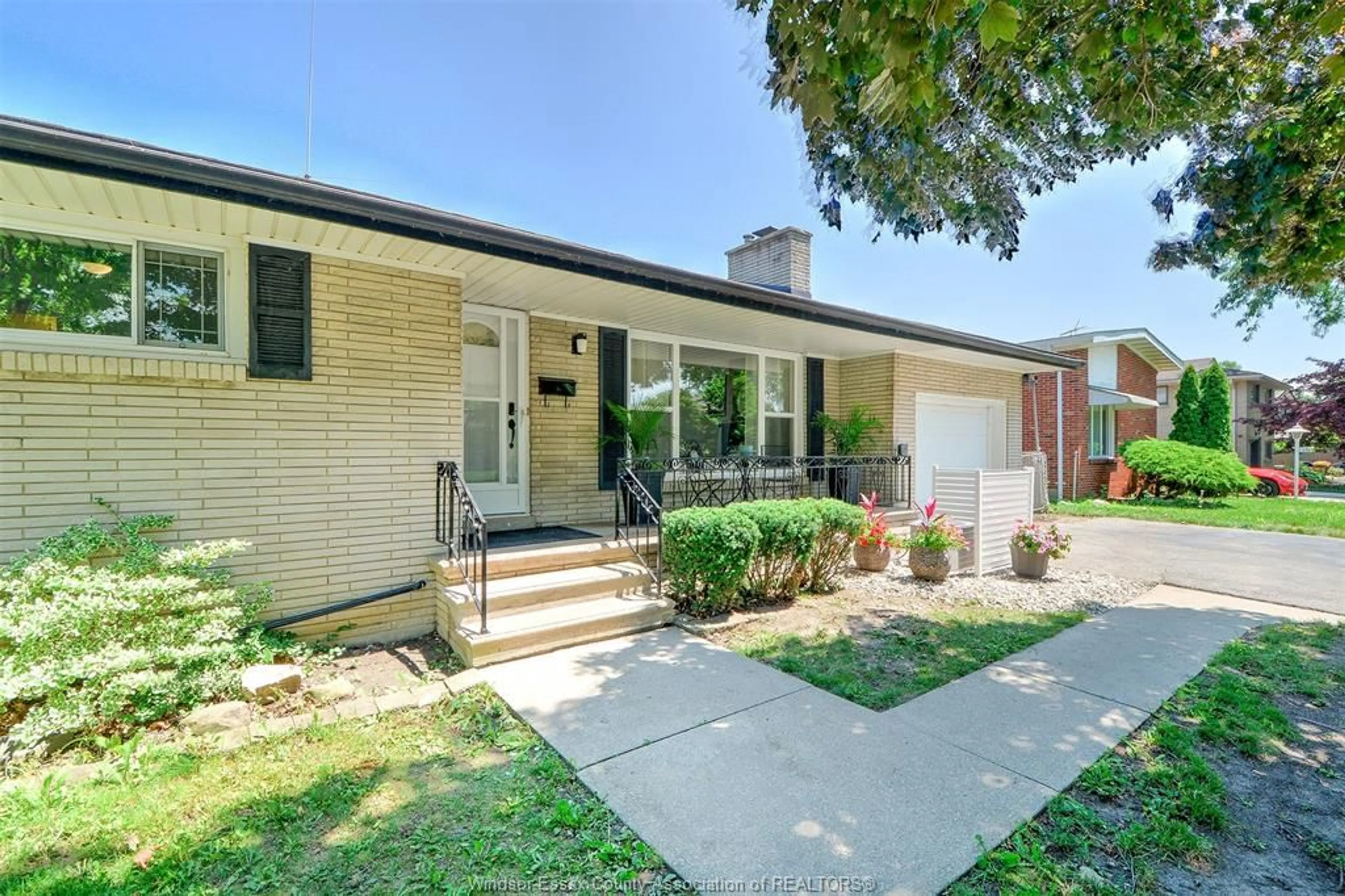 Home with brick exterior material, street for 328 ISACK, Windsor Ontario N8S 3V8