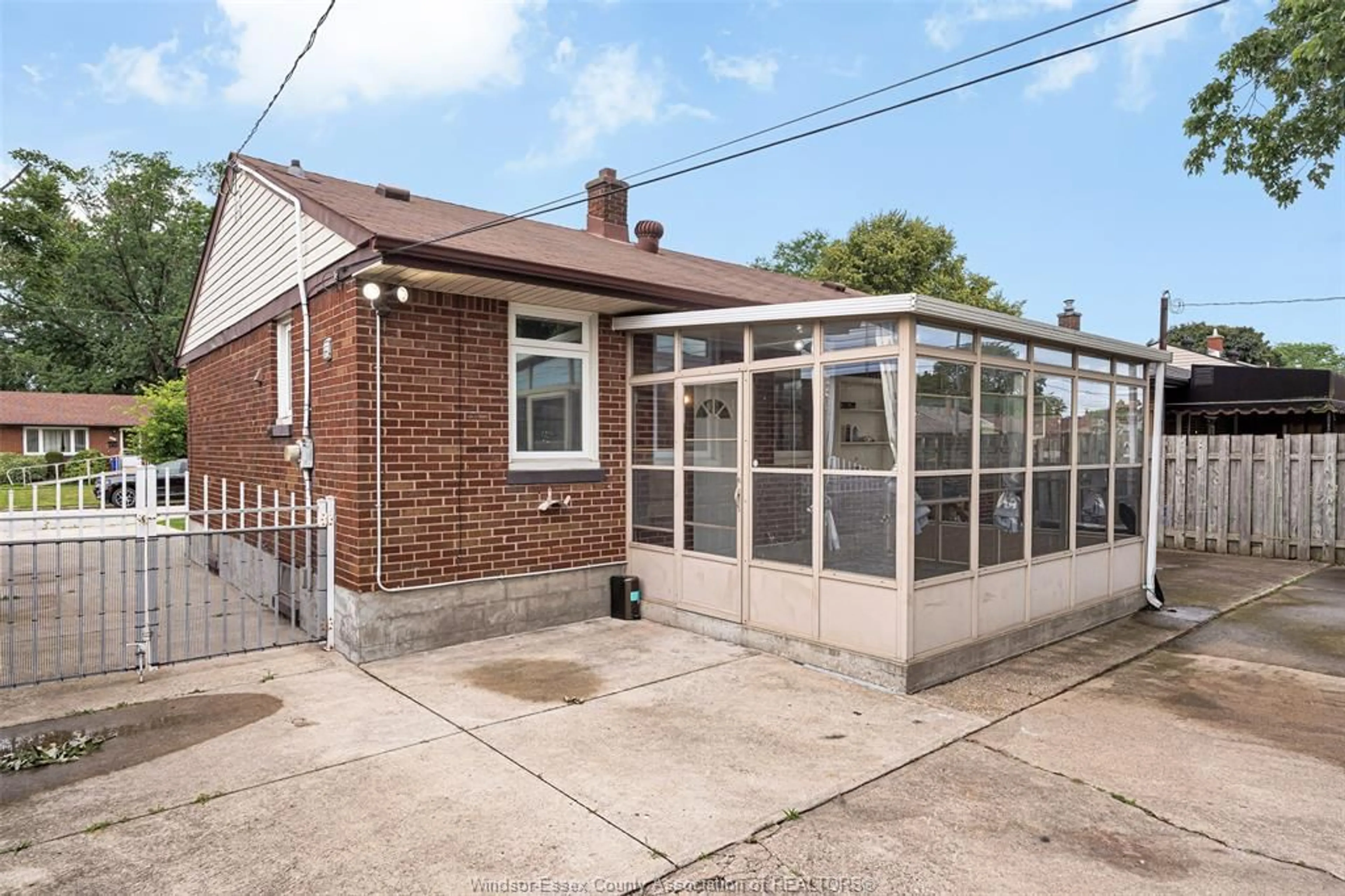 Unknown for 3849 HILLCREST, Windsor Ontario N9C 2E4
