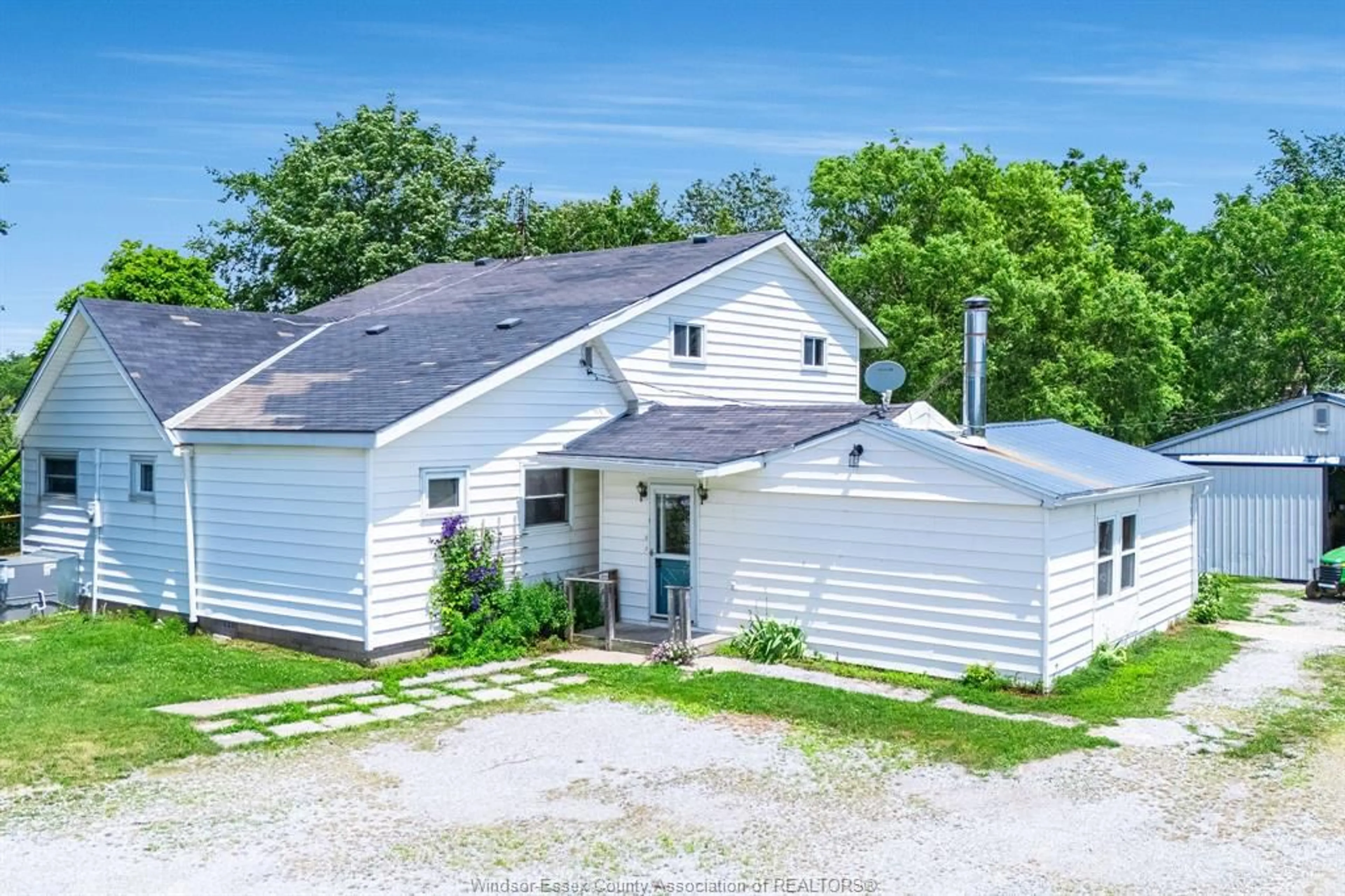 A pic from outside/outdoor area/front of a property/back of a property/a pic from drone, building for 11841 LAKESHORE RD 308, Lakeshore Ontario N0P 1J0