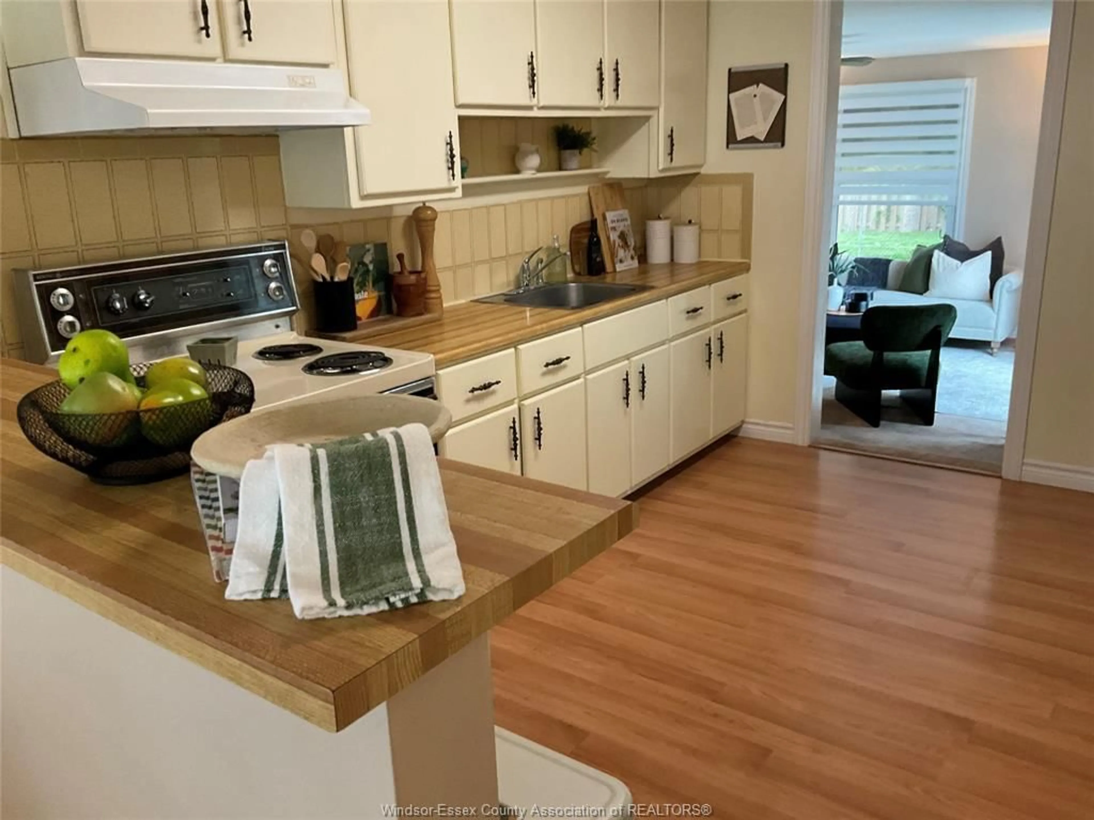 Open concept kitchen, wood/laminate floor for 1937 FRANCOIS, Windsor Ontario N8W 4S9