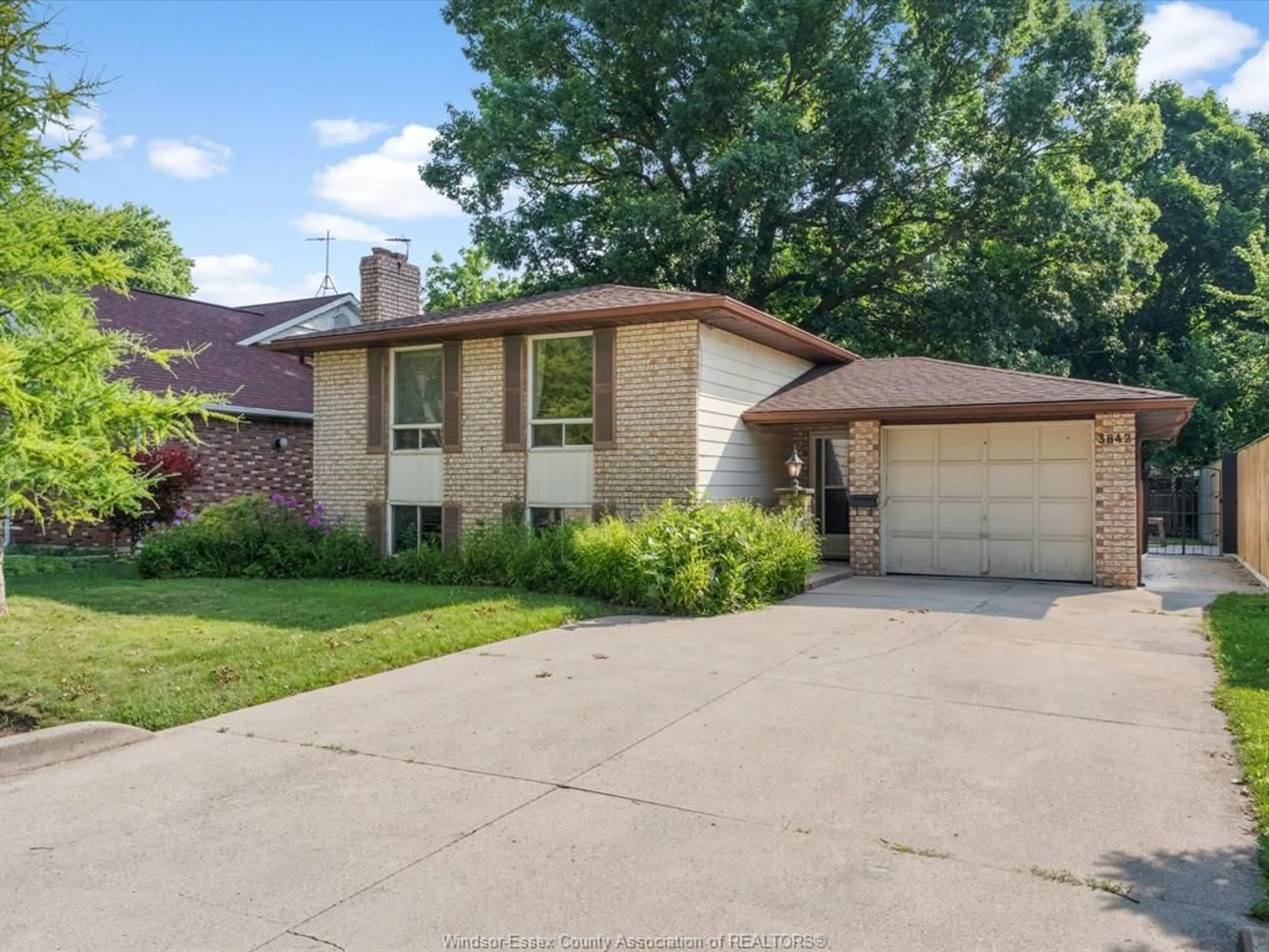 Home with brick exterior material, street for 3842 BLISS, Windsor Ontario N8W 4Z6