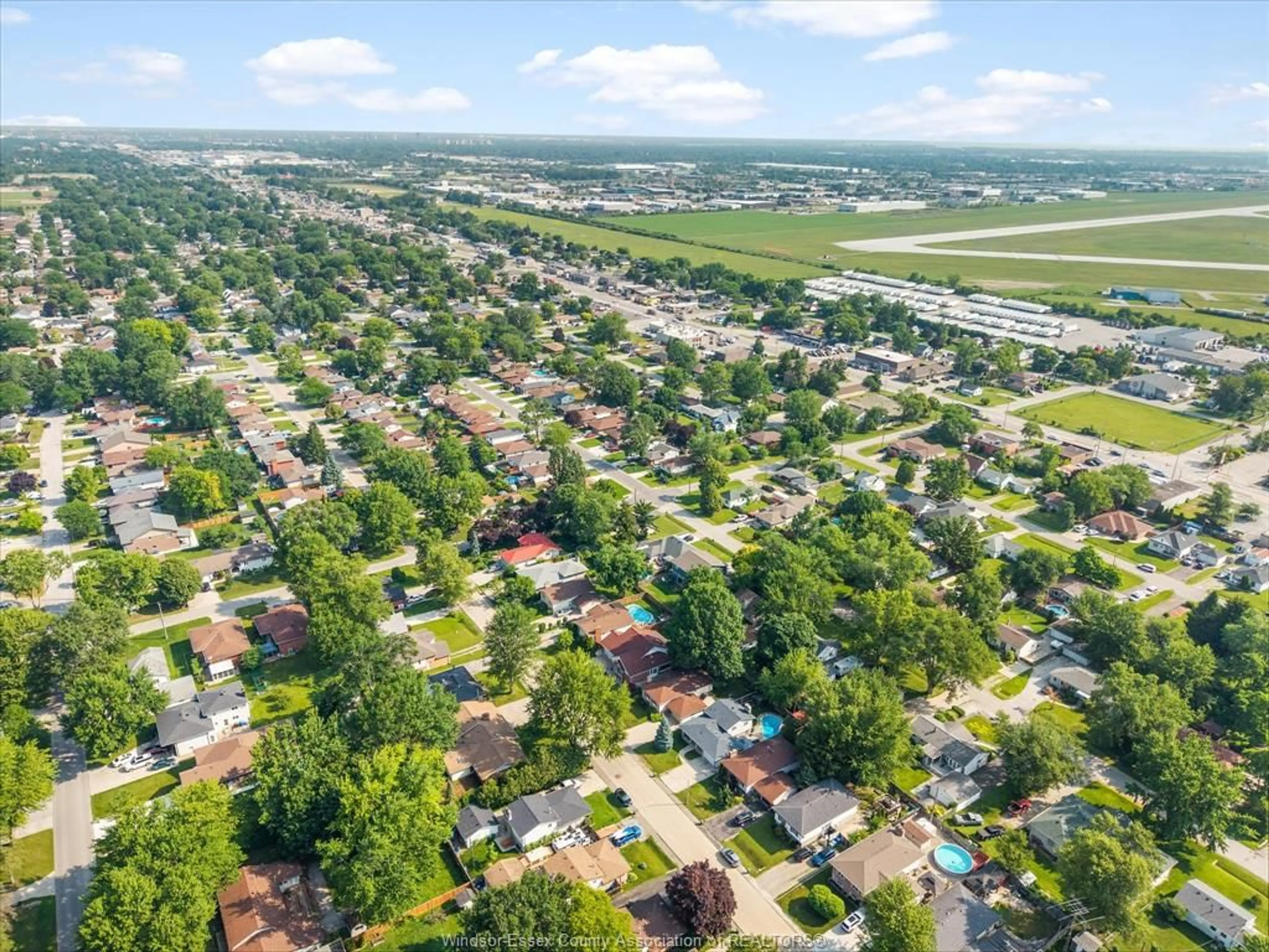 A pic from outside/outdoor area/front of a property/back of a property/a pic from drone, street for 3842 BLISS, Windsor Ontario N8W 4Z6
