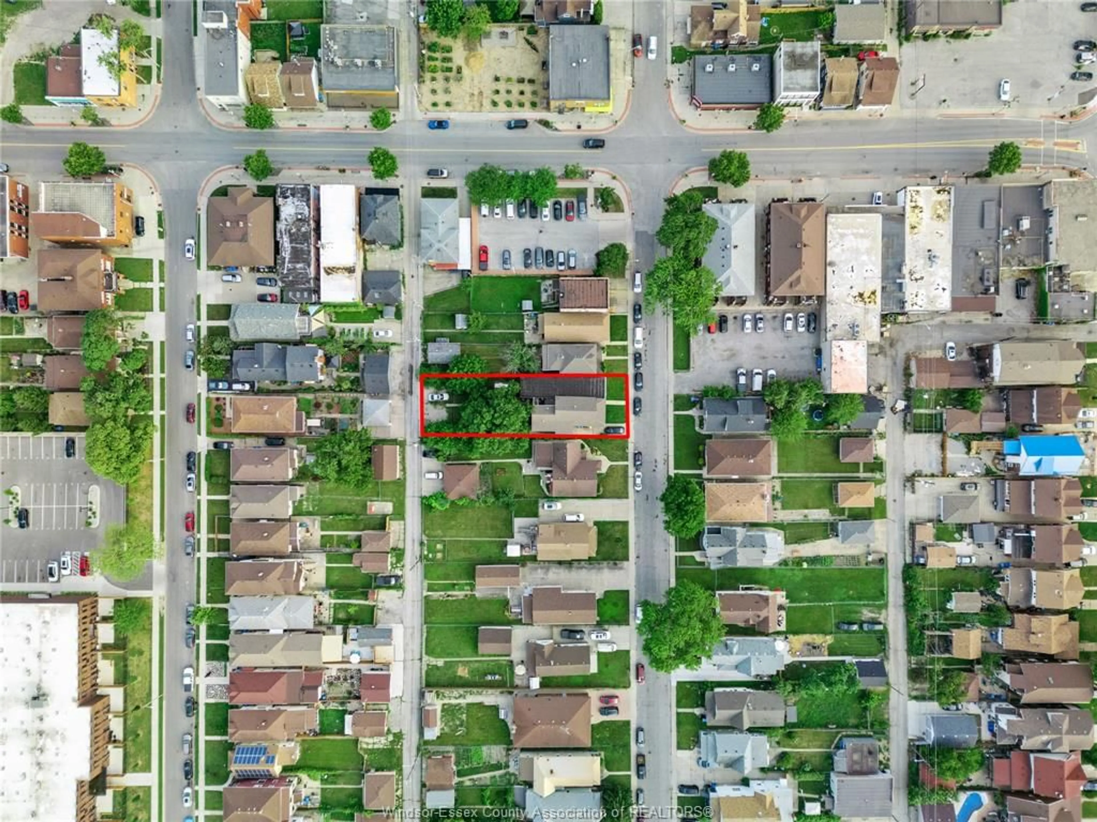 A pic from outside/outdoor area/front of a property/back of a property/a pic from drone, street for 972-976 LANGLOIS, Windsor Ontario N9A 2H3