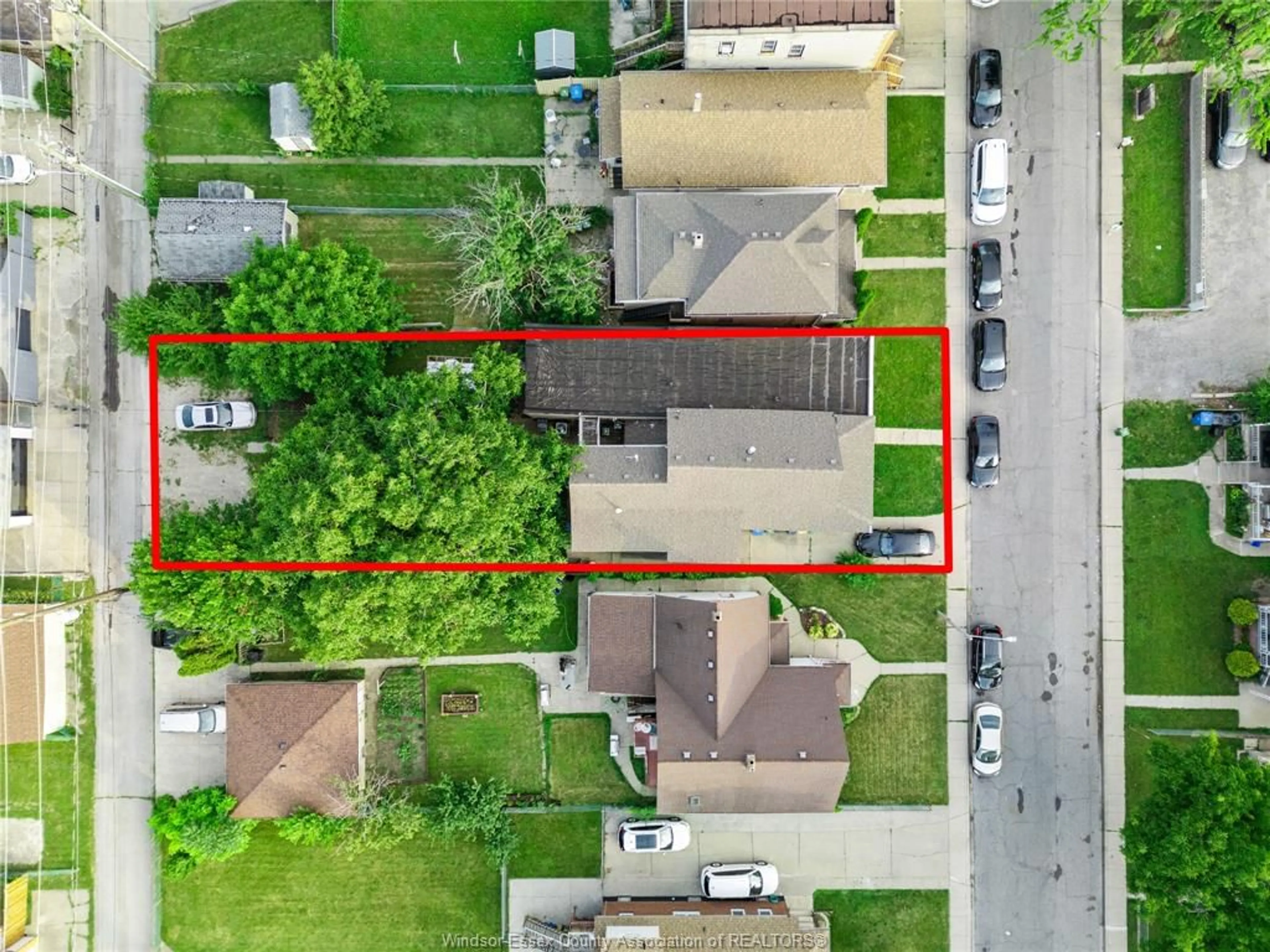 A pic from outside/outdoor area/front of a property/back of a property/a pic from drone, street for 972-976 LANGLOIS, Windsor Ontario N9A 2H3