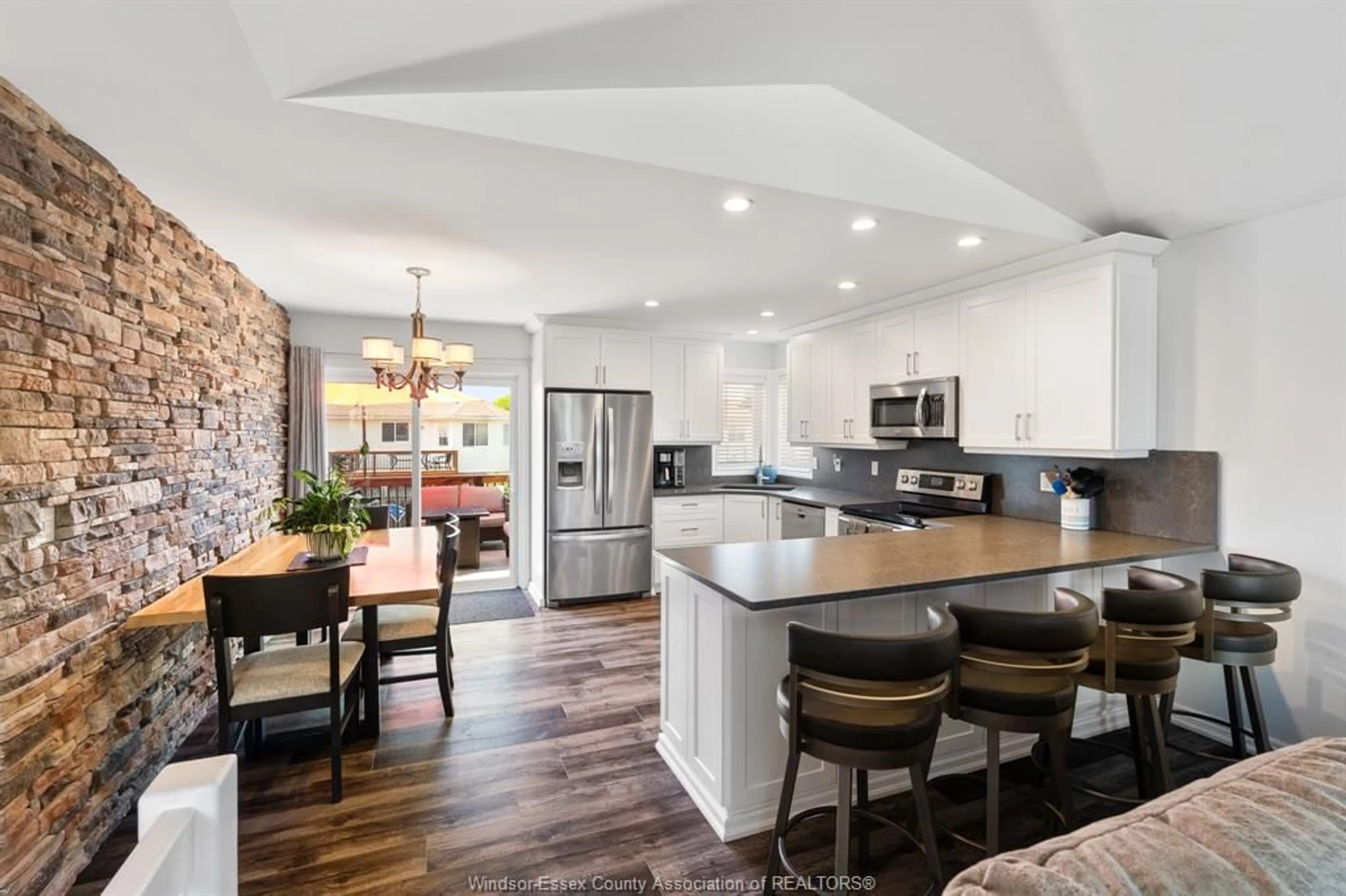 Open concept kitchen, unknown for 1040 KING LOUIS STREET, Lakeshore Ontario N0R 1A0