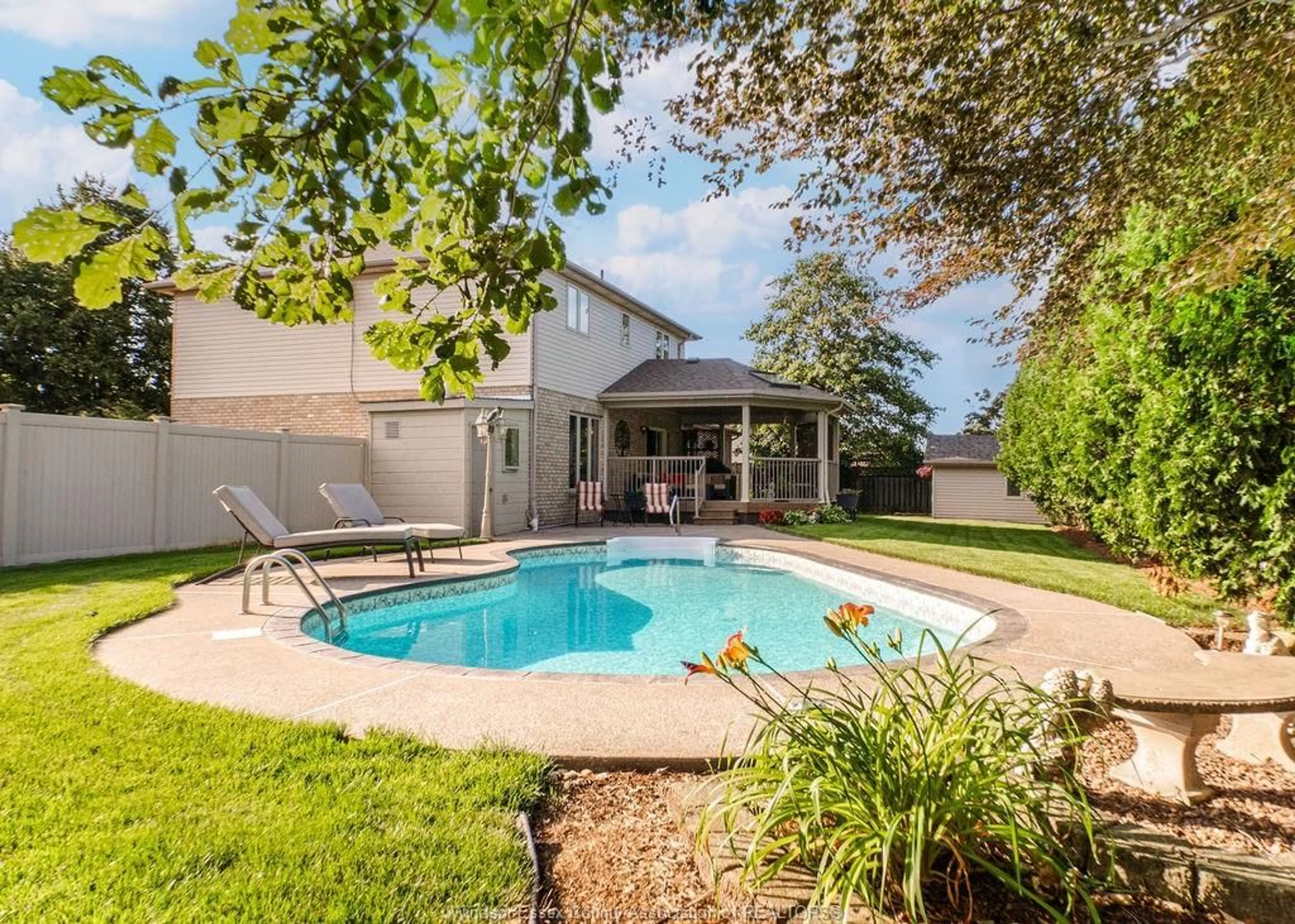 Pool for 128 Pheasant Run Dr, Lakeshore Ontario N8L 0Z7