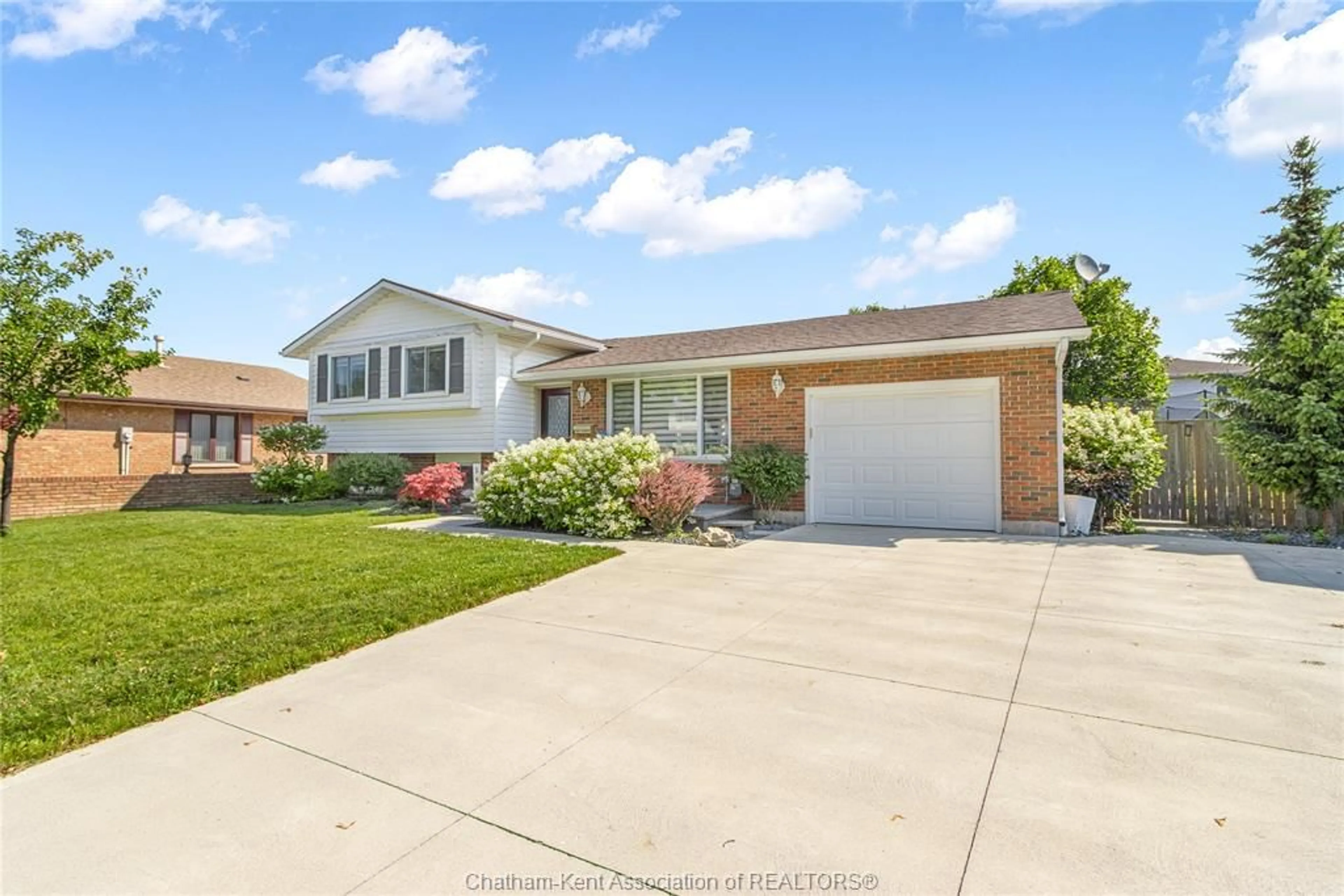 Unknown for 100 ARGYLE Cres, Chatham Ontario N7L 4T8