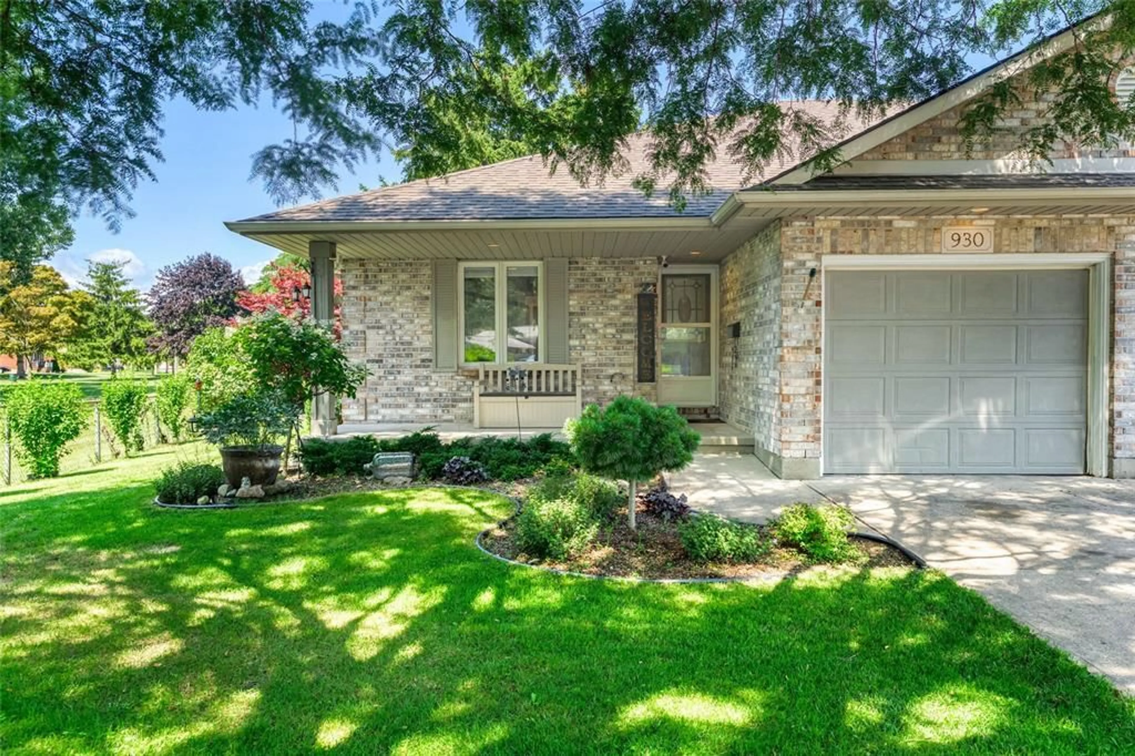 Home with brick exterior material, street for 930 Assiniboine Cres, Sarnia Ontario N7T 7C5