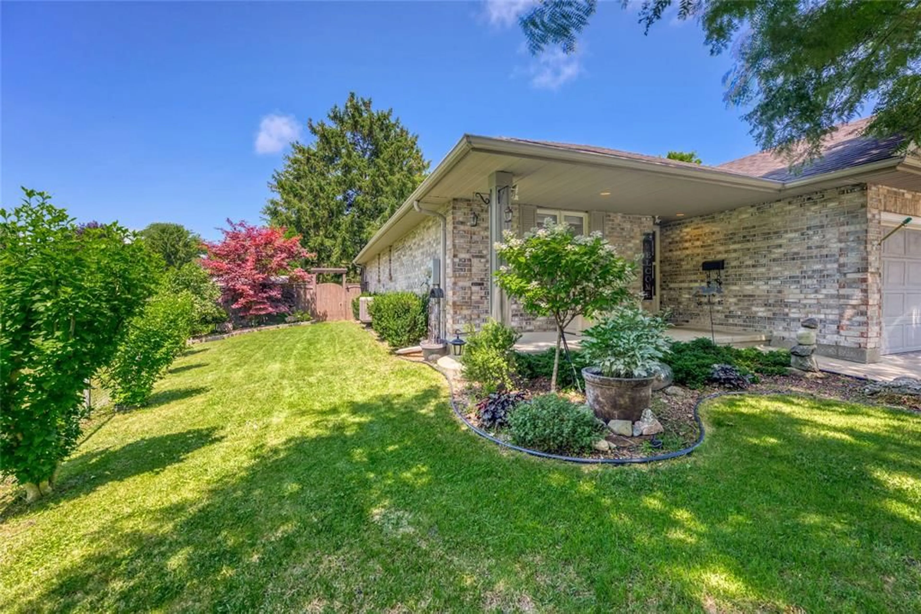 Unknown for 930 Assiniboine Cres, Sarnia Ontario N7T 7C5