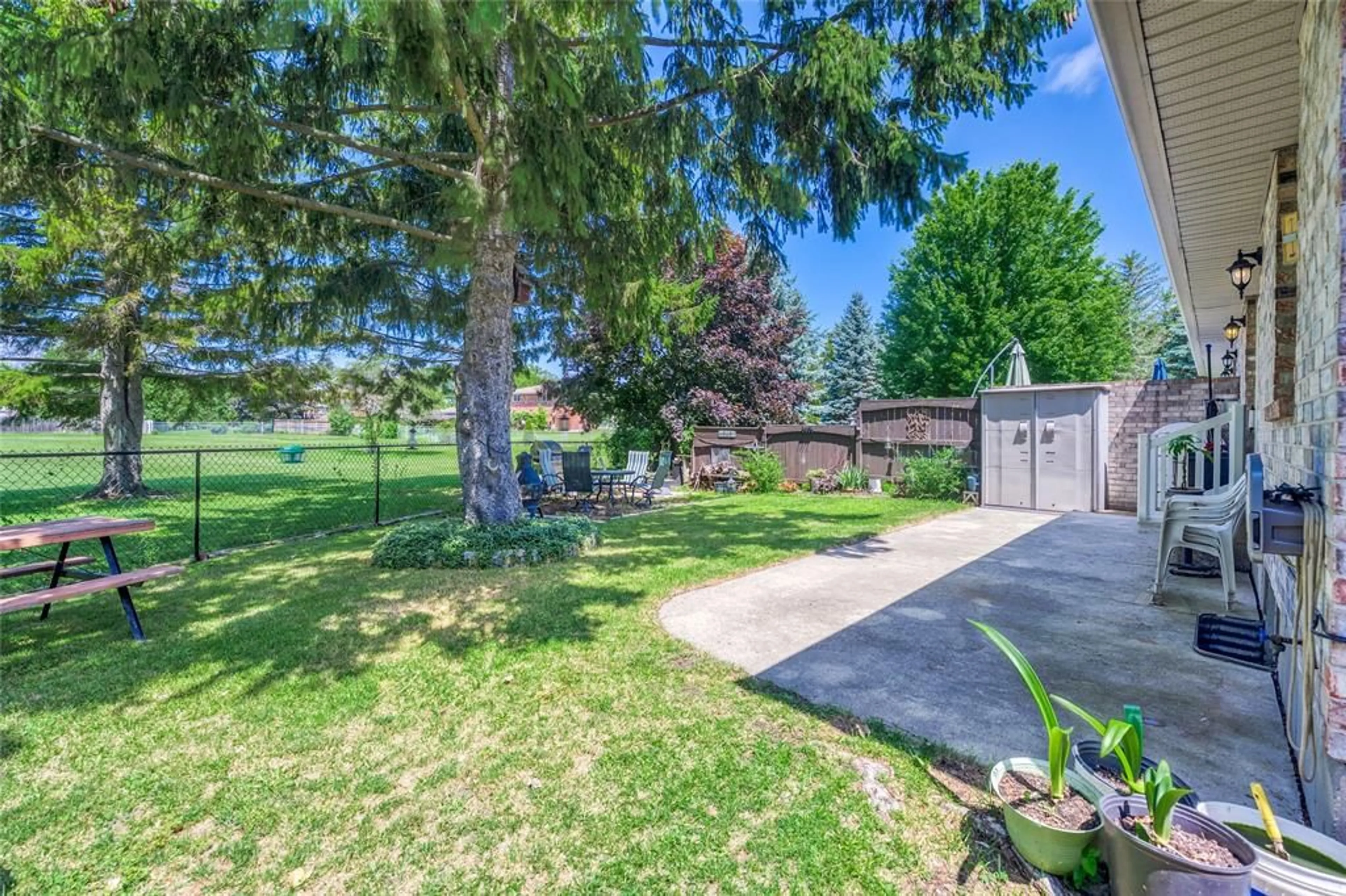 Unknown for 930 Assiniboine Cres, Sarnia Ontario N7T 7C5