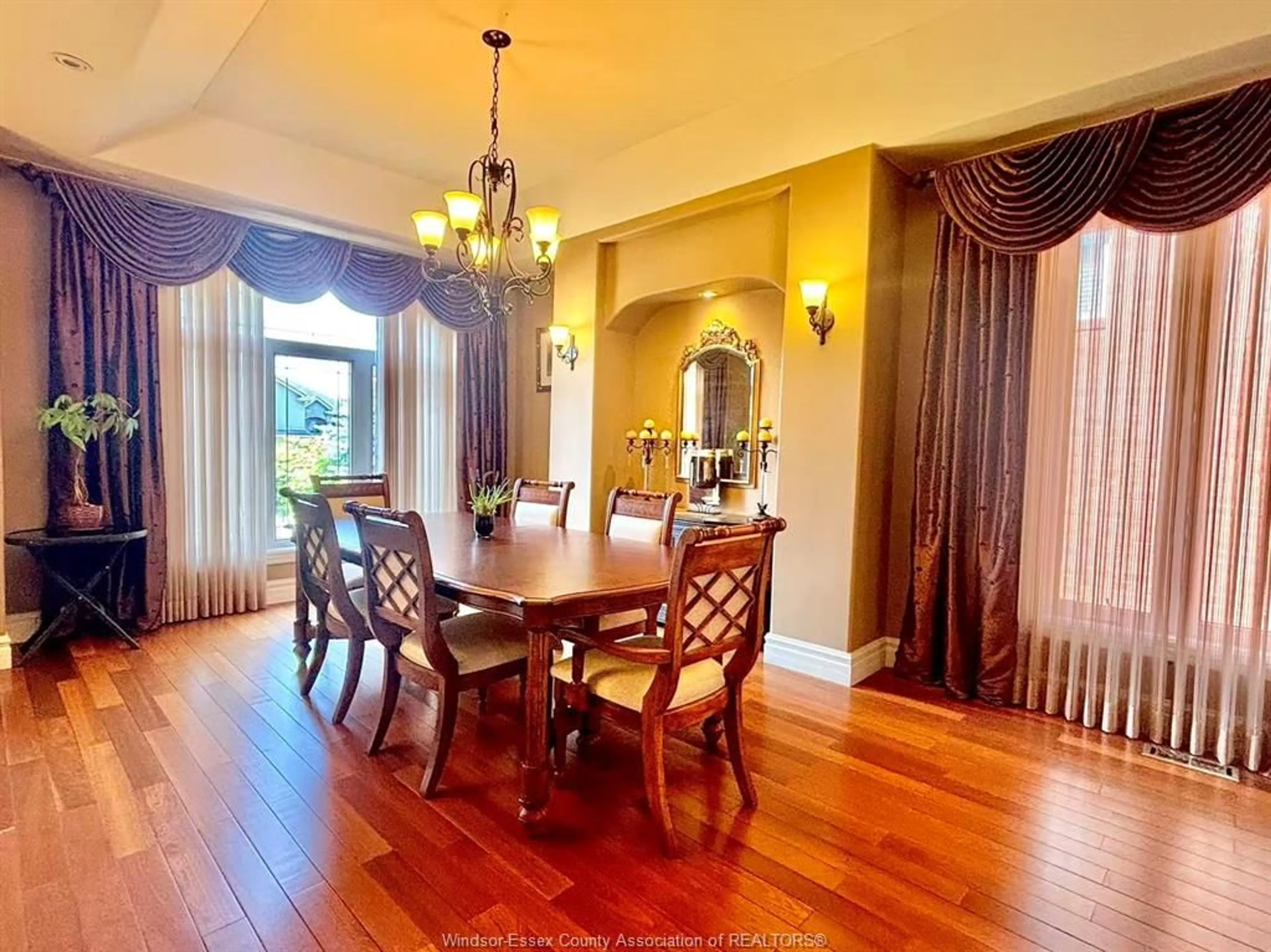 Dining room, wood/laminate floor for 1152 JILLIAN Crt, Lakeshore Ontario N8L 0W8