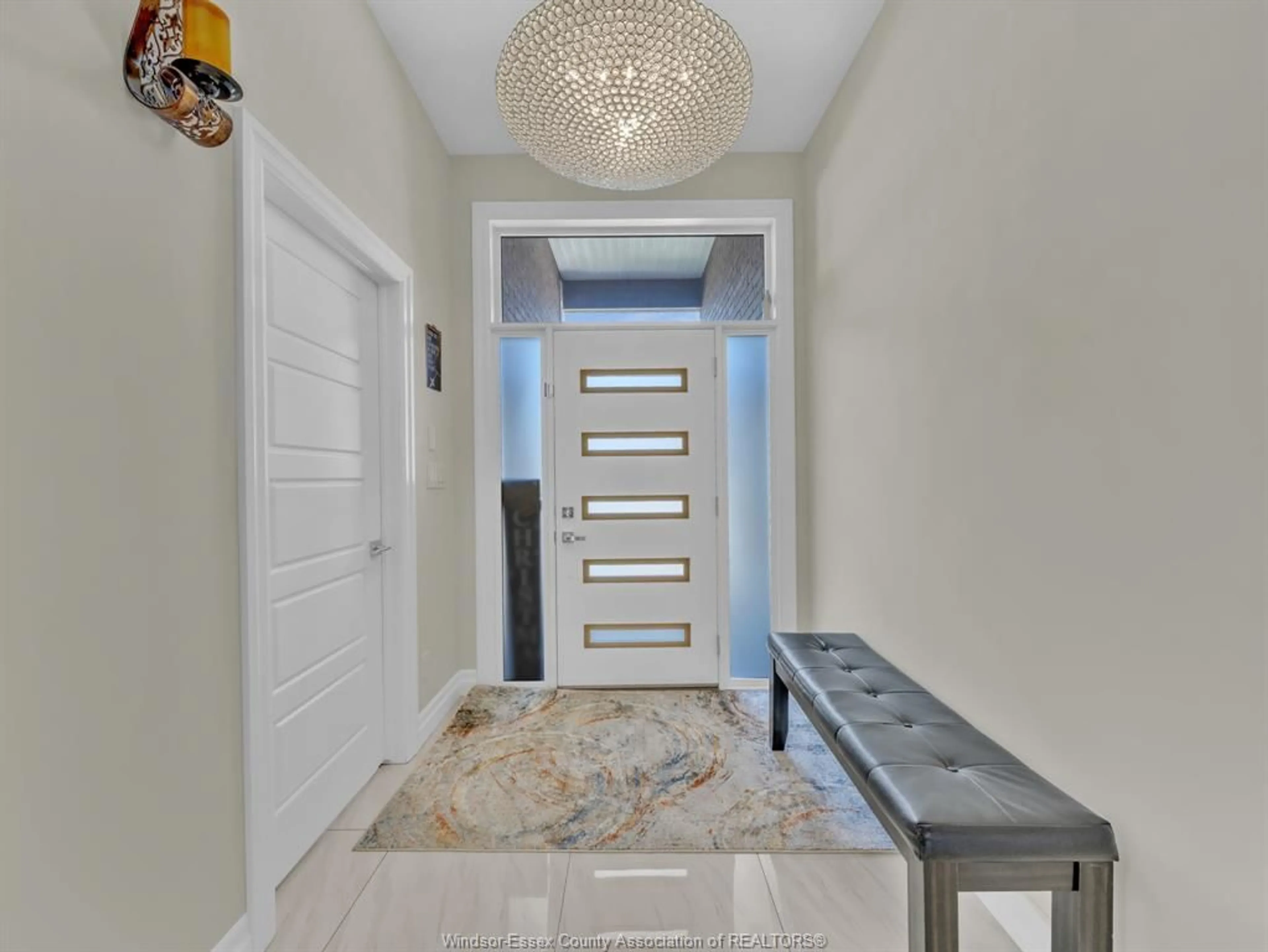 Indoor entryway for 157 TOWNSVIEW, Essex Ontario N8M 0A4