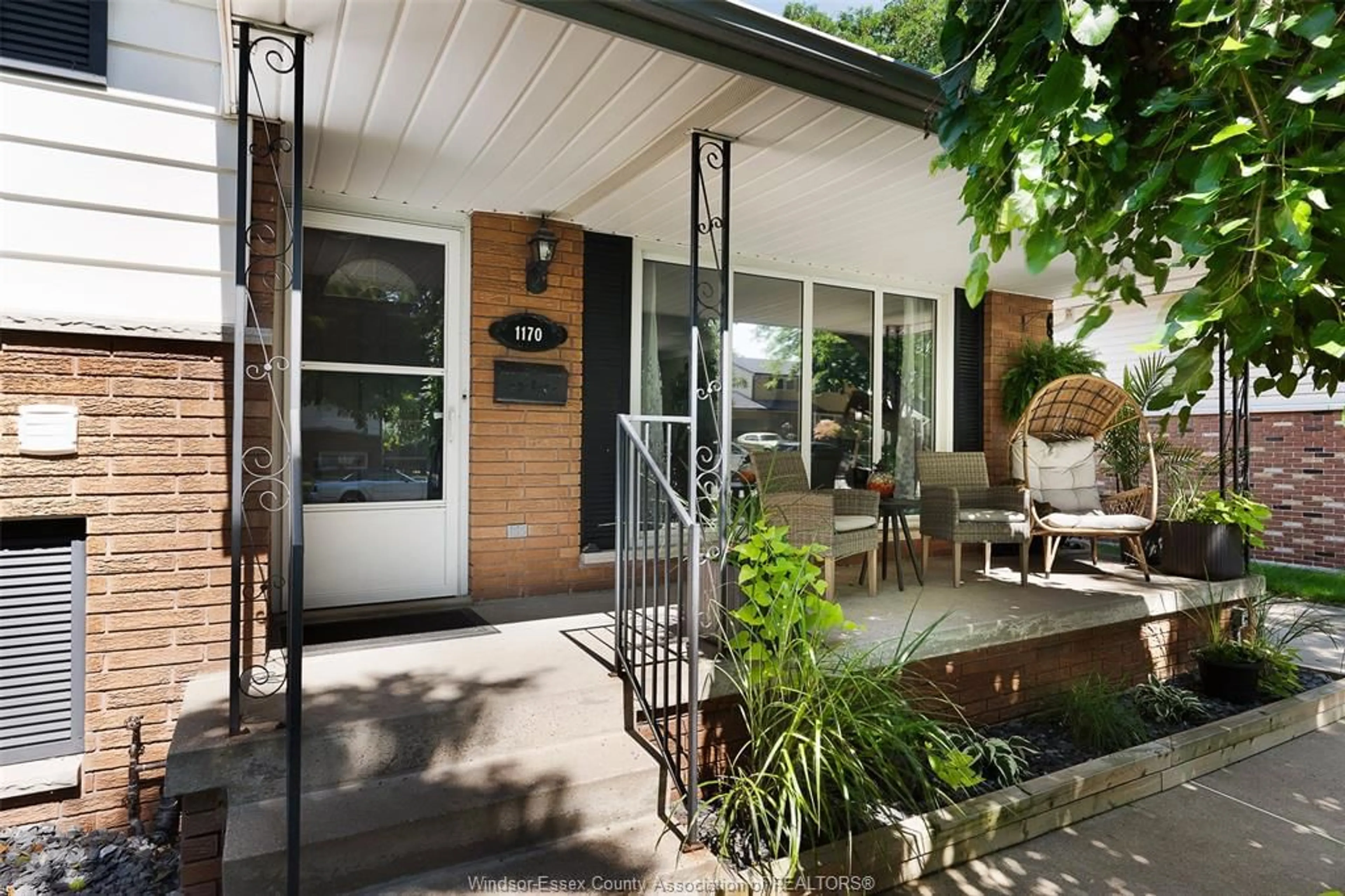 Patio, street for 1170 GARDEN COURT Dr, Windsor Ontario N8S 2S3