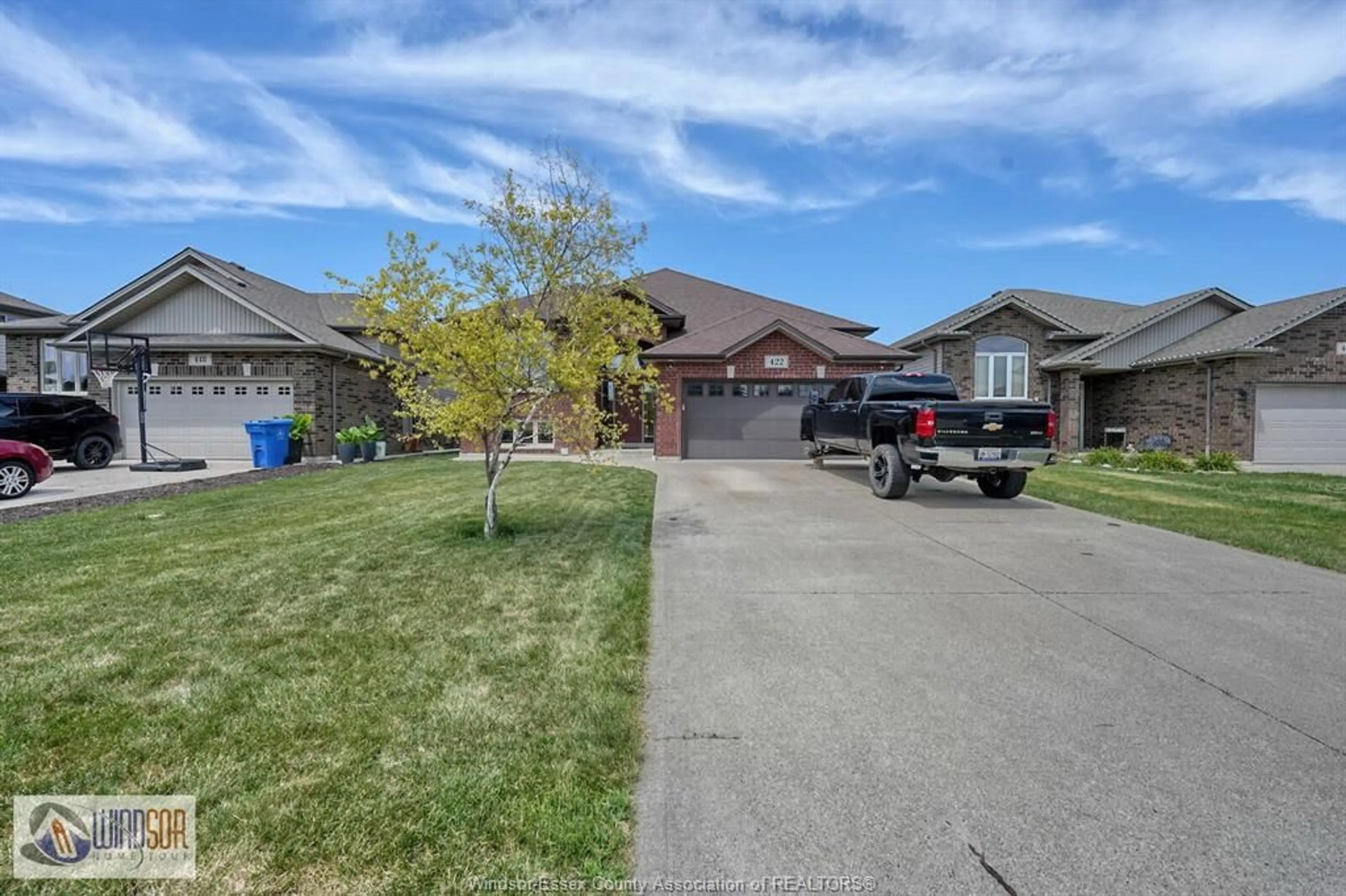 A pic from outside/outdoor area/front of a property/back of a property/a pic from drone, street for 422 WELSH, Amherstburg Ontario N9V 0C1