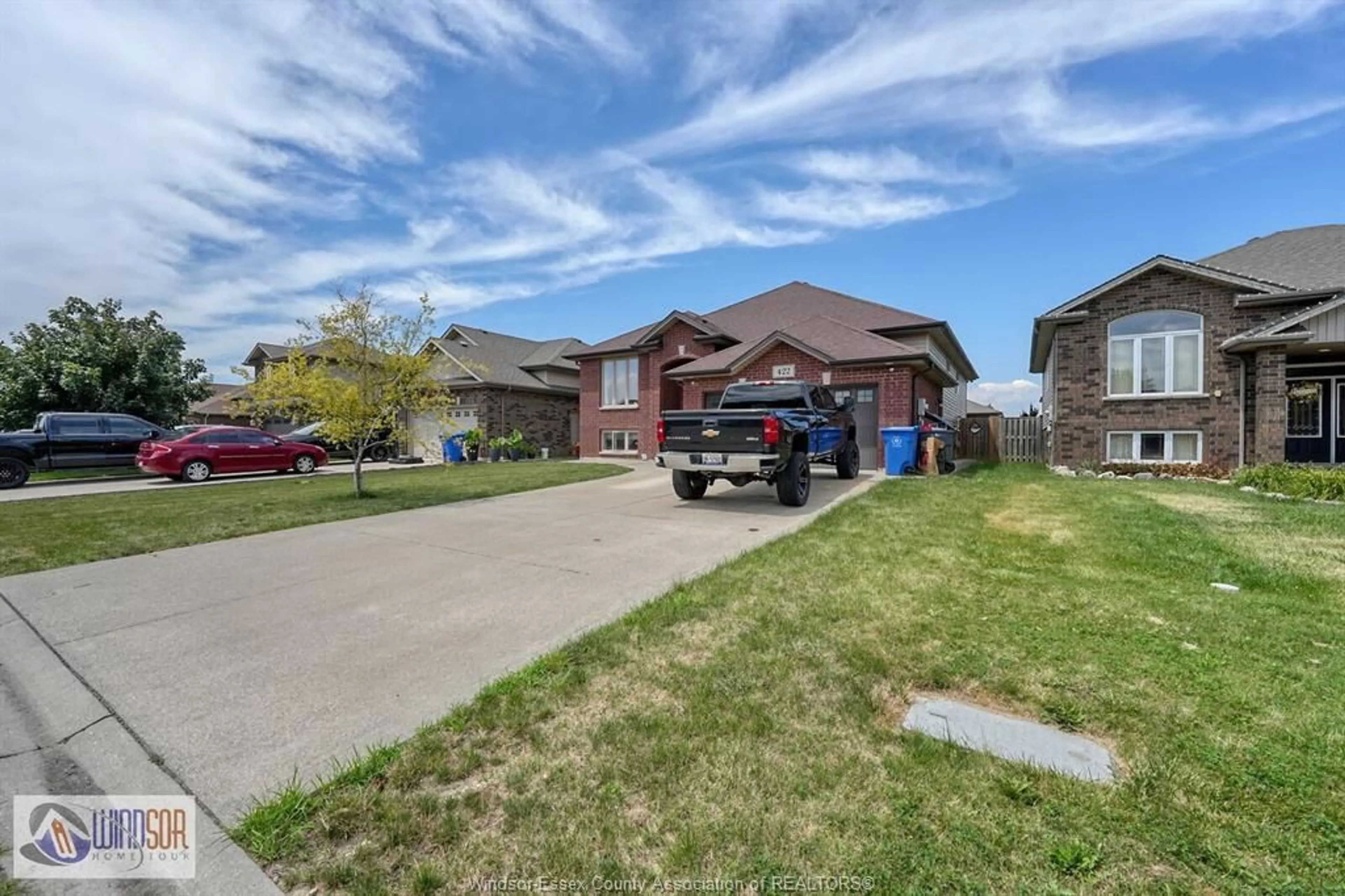 A pic from outside/outdoor area/front of a property/back of a property/a pic from drone, street for 422 WELSH, Amherstburg Ontario N9V 0C1