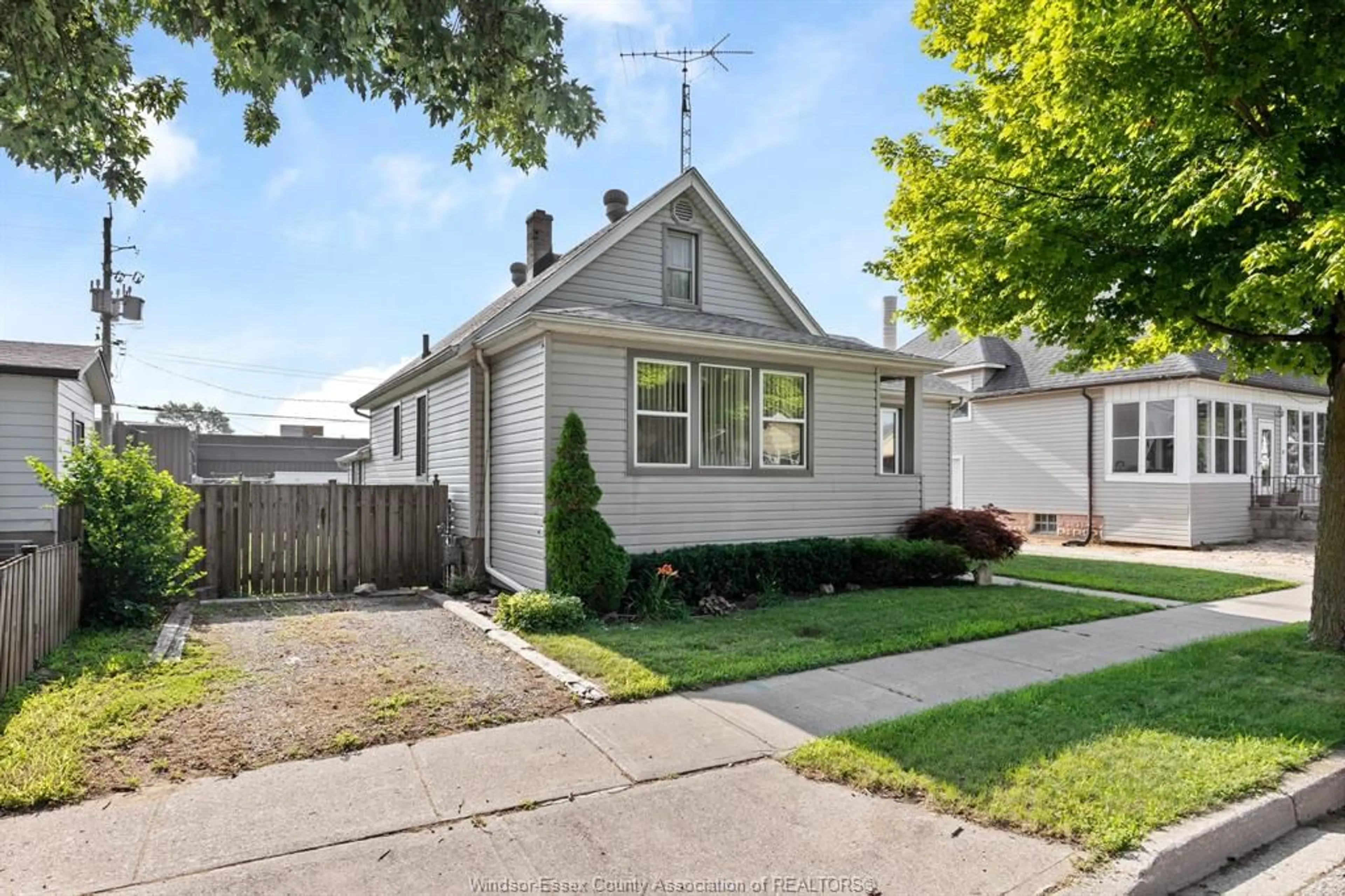 Home with vinyl exterior material, street for 28 WHITE St, Leamington Ontario N8H 2Z9