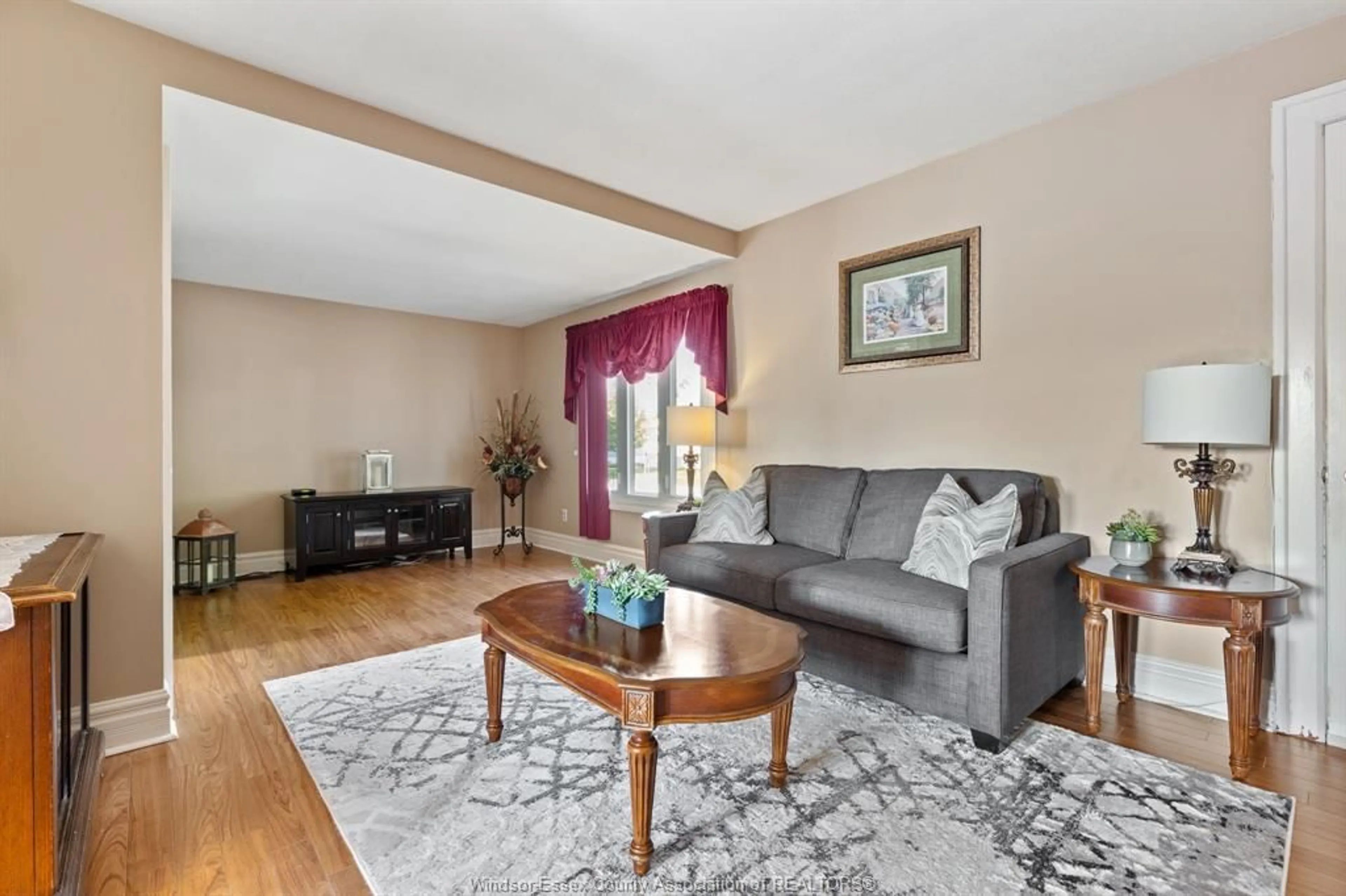 Living room with furniture, unknown for 28 WHITE St, Leamington Ontario N8H 2Z9
