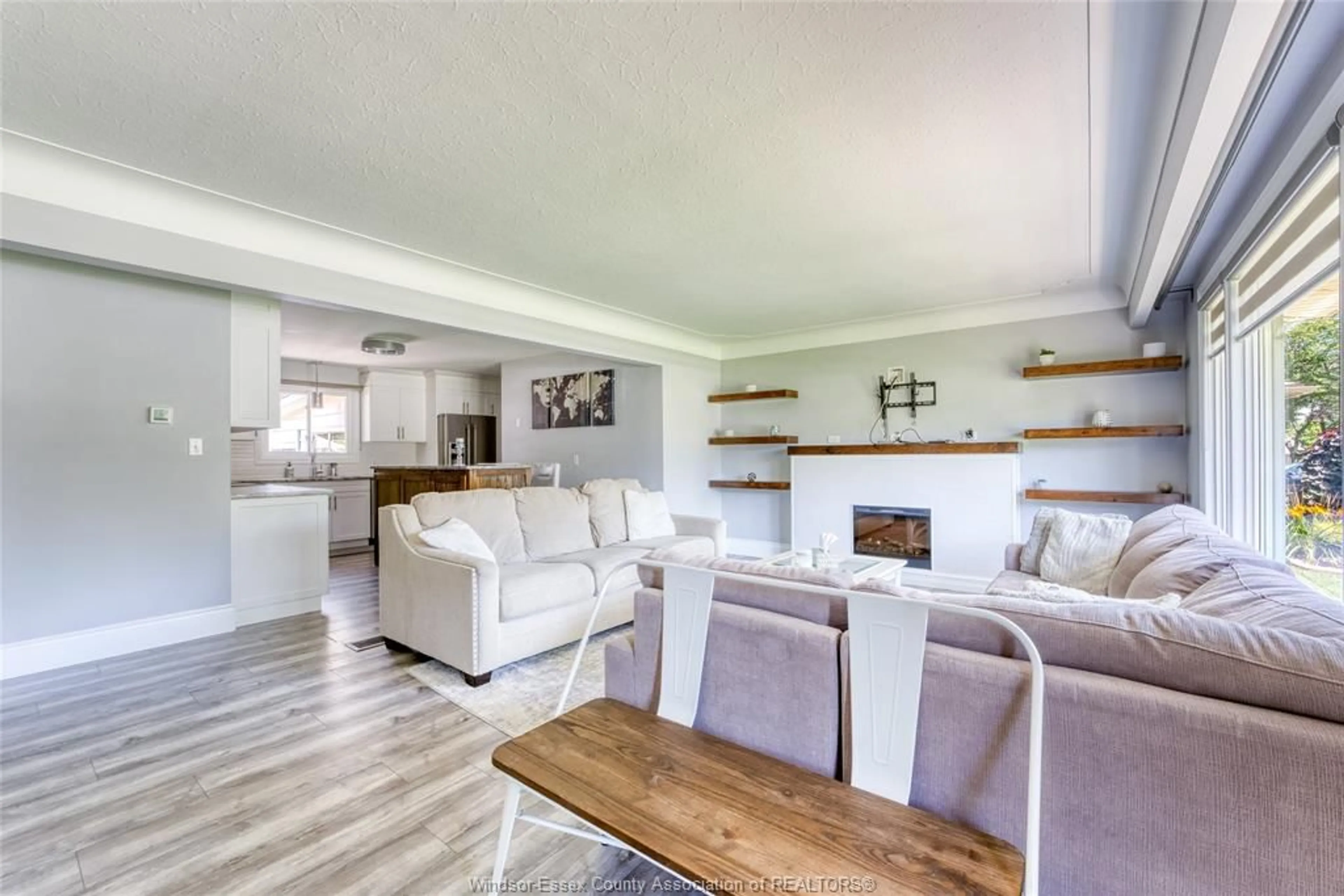 Living room with furniture, wood/laminate floor for 11 MARGARET, Leamington Ontario N8H 2J9
