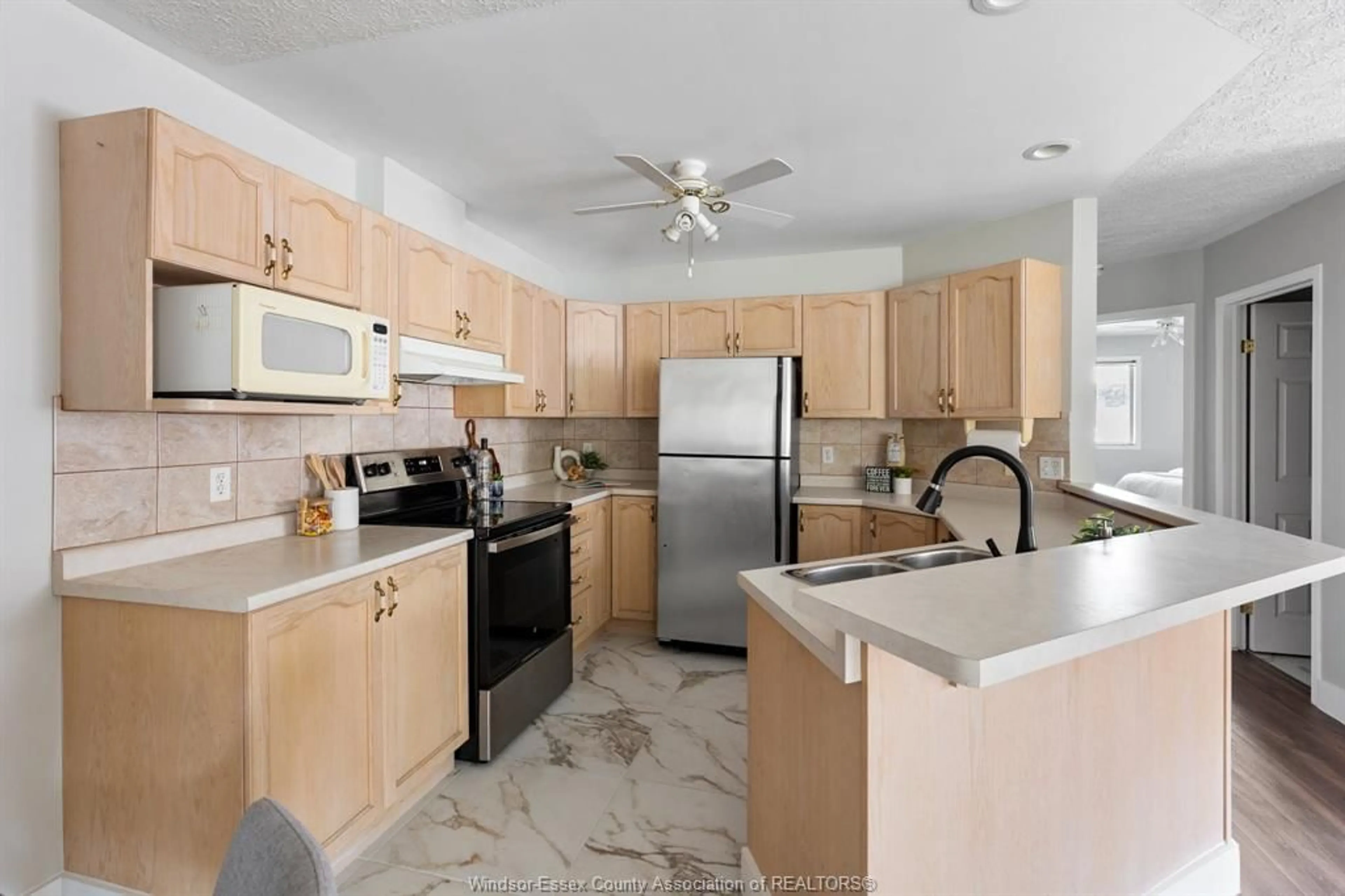 Standard kitchen, ceramic/tile floor for 1157 ST. PAUL Ave, Windsor Ontario N8S 4T6