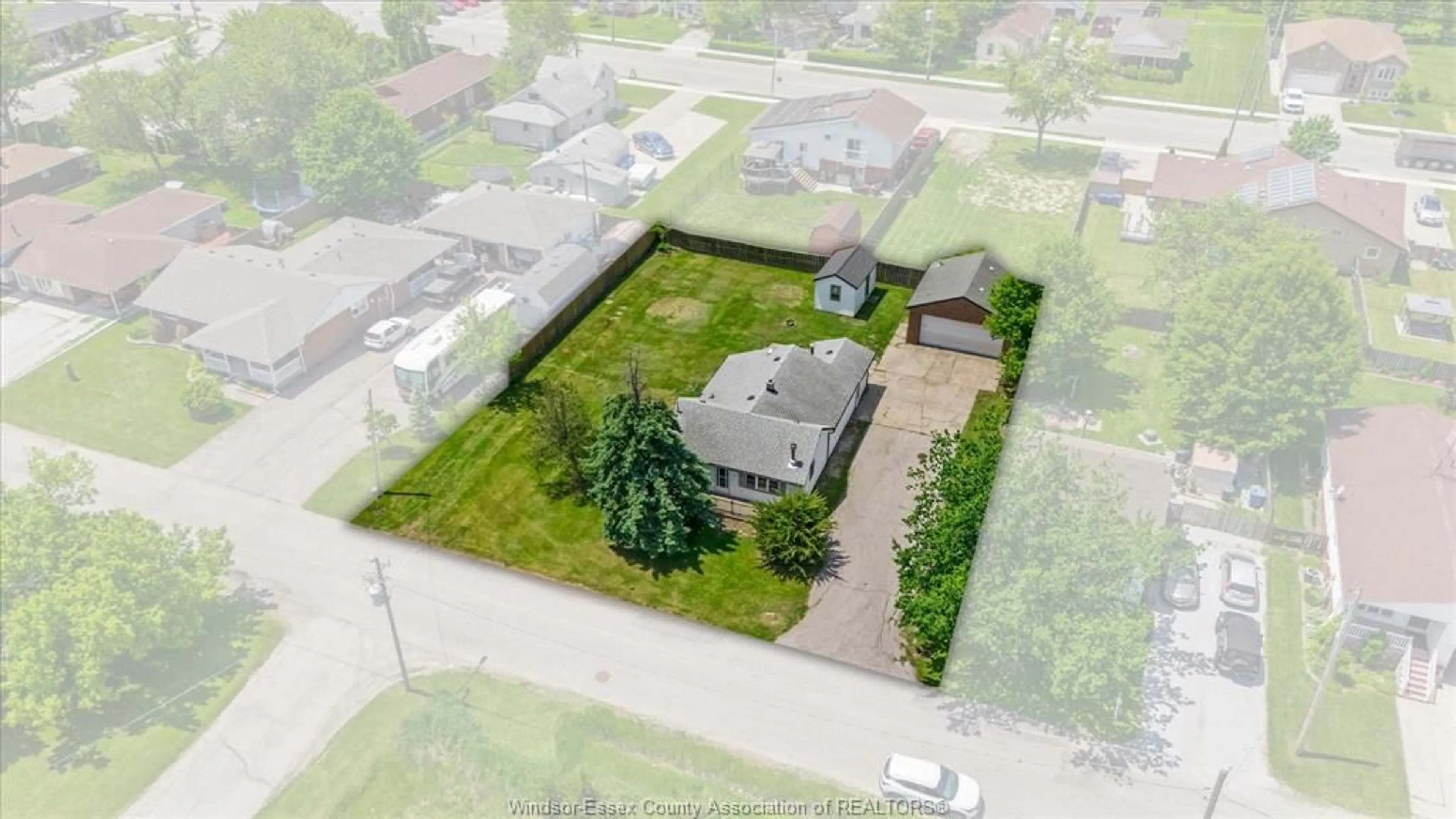A pic from outside/outdoor area/front of a property/back of a property/a pic from drone, street for 510 ARQUETTE Ave, Essex Ontario N0R 1J0