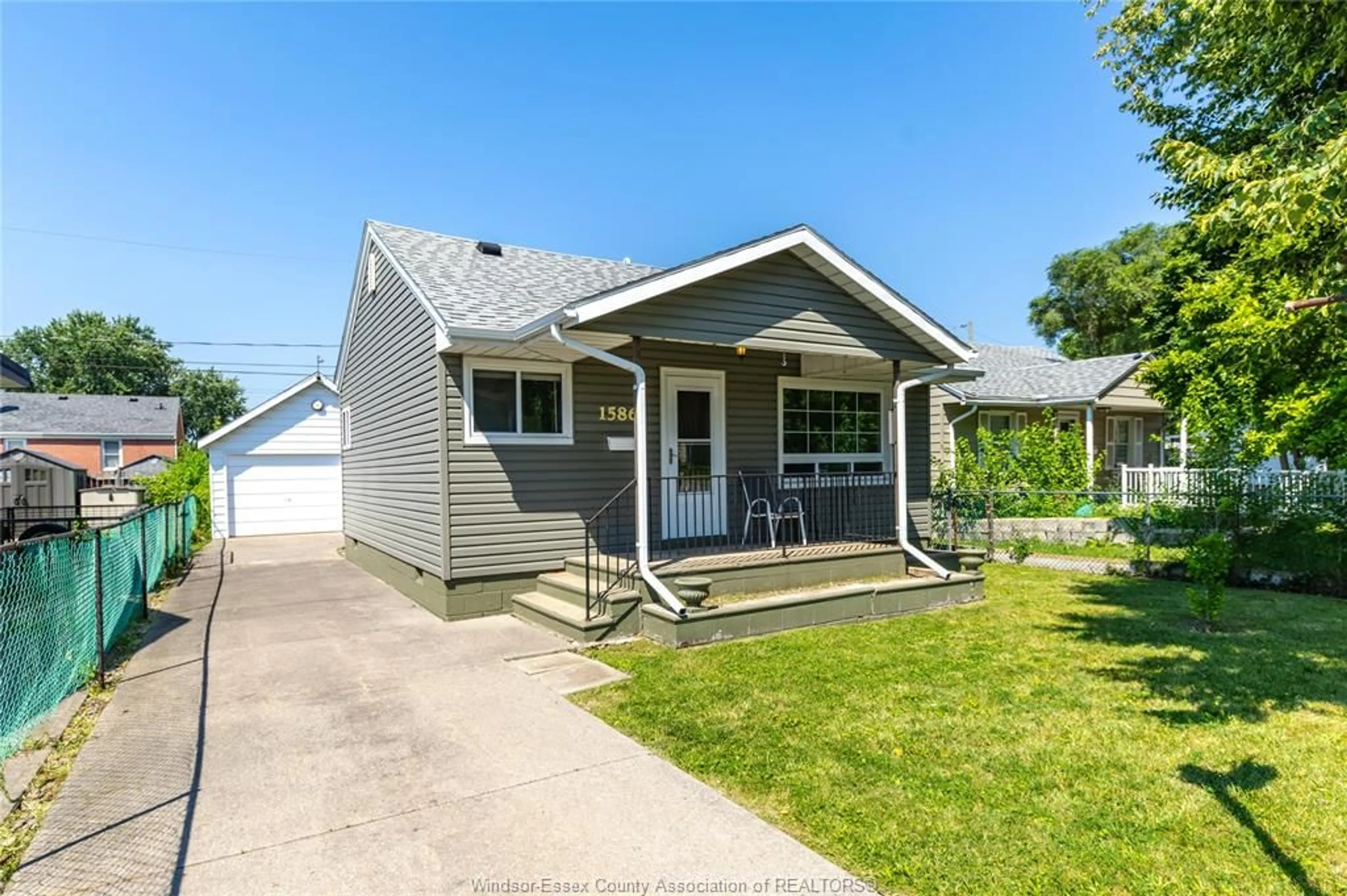 Home with vinyl exterior material, street for 1586 PRINCE, Windsor Ontario N9C 3B3