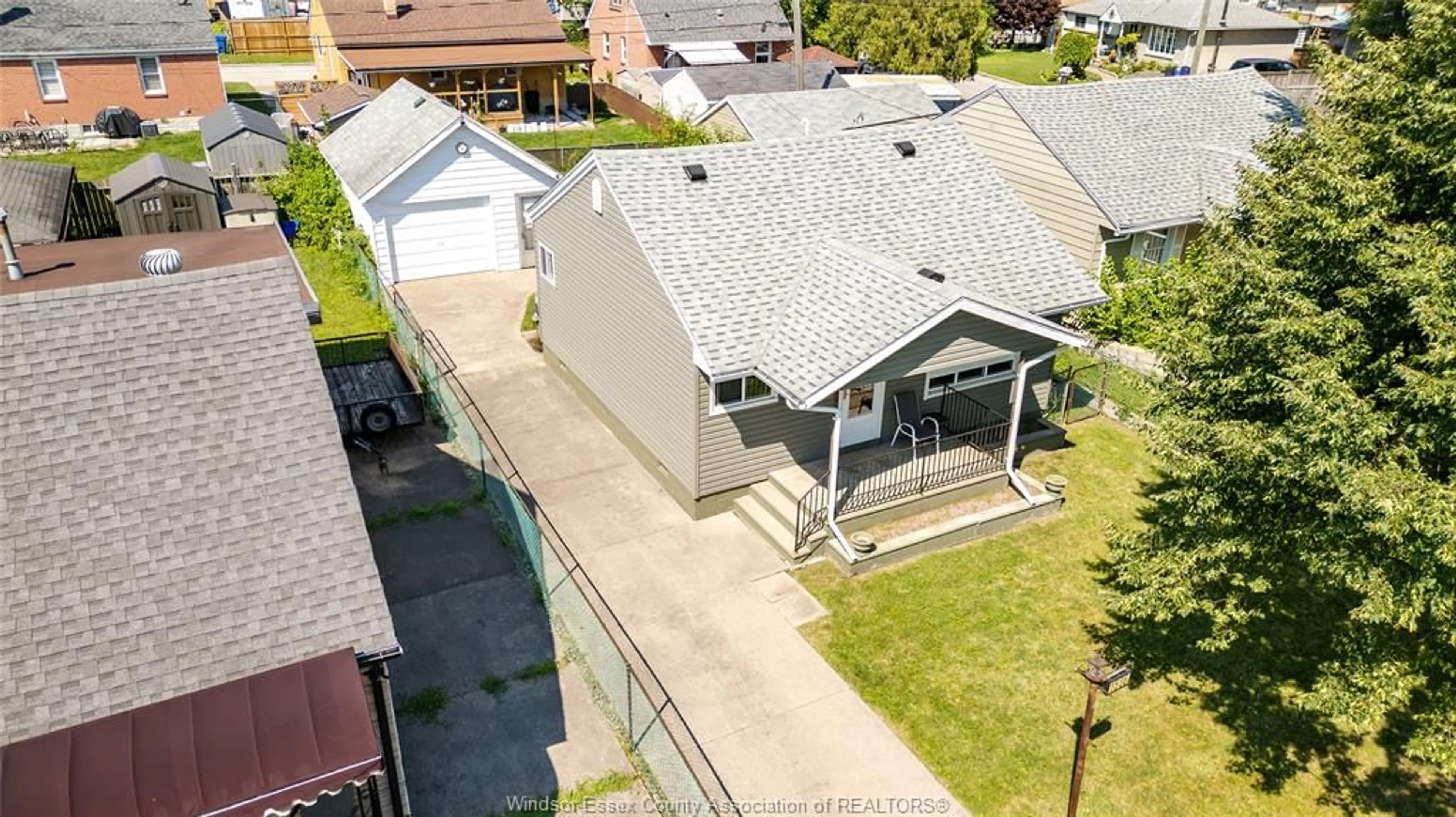 A pic from outside/outdoor area/front of a property/back of a property/a pic from drone, street for 1586 PRINCE, Windsor Ontario N9C 3B3