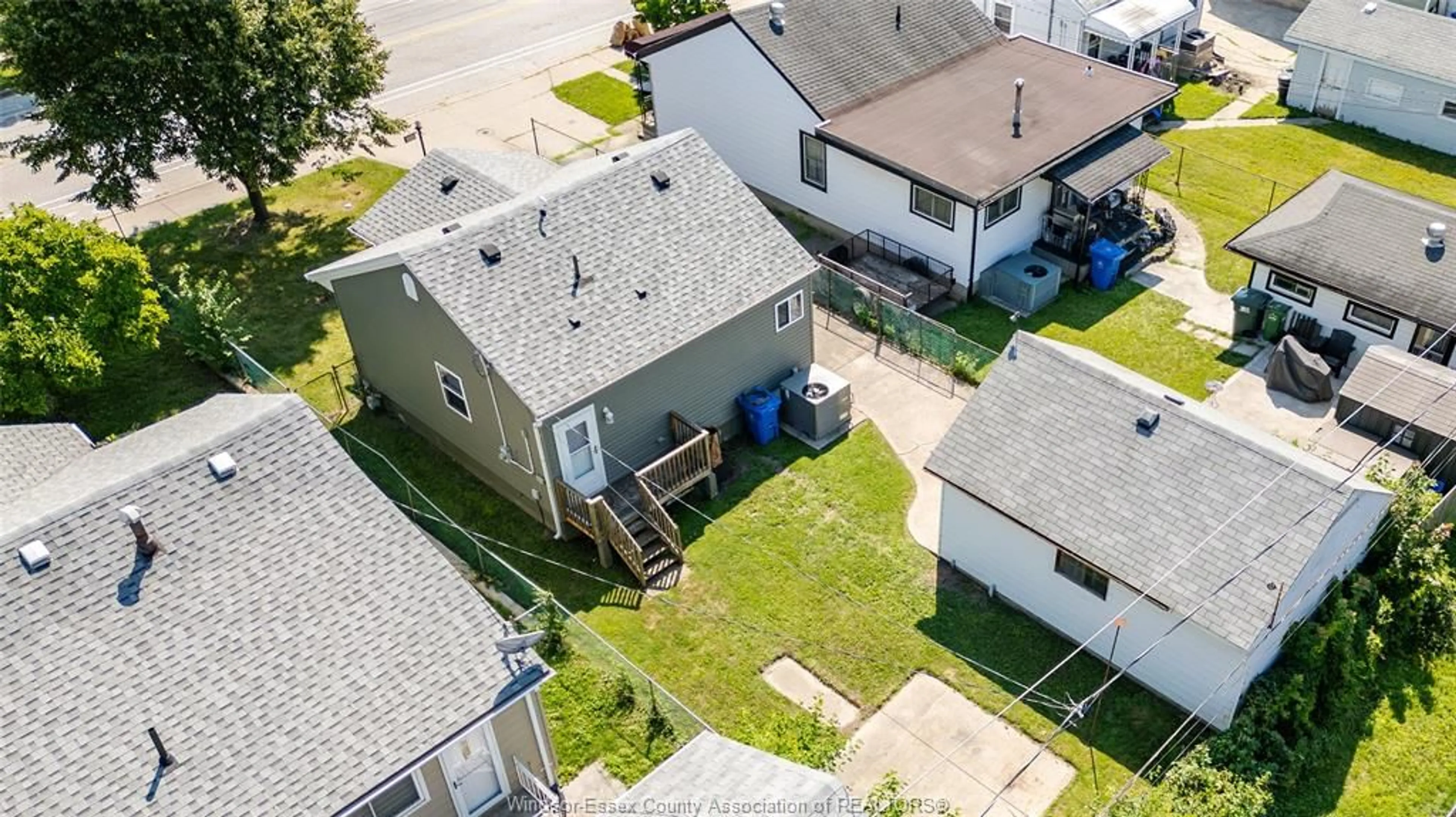 A pic from outside/outdoor area/front of a property/back of a property/a pic from drone, street for 1586 PRINCE, Windsor Ontario N9C 3B3