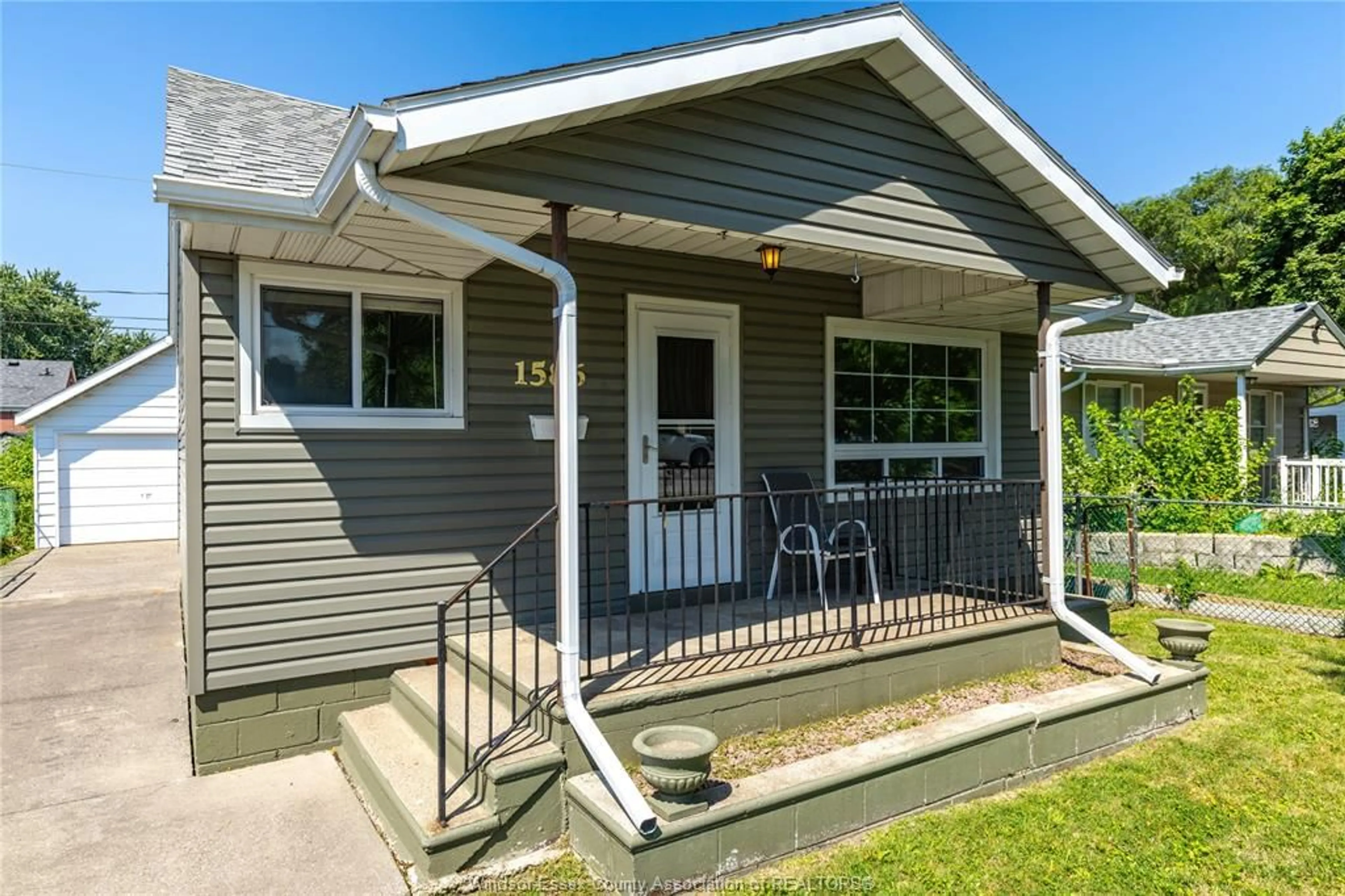 Home with vinyl exterior material, street for 1586 PRINCE, Windsor Ontario N9C 3B3